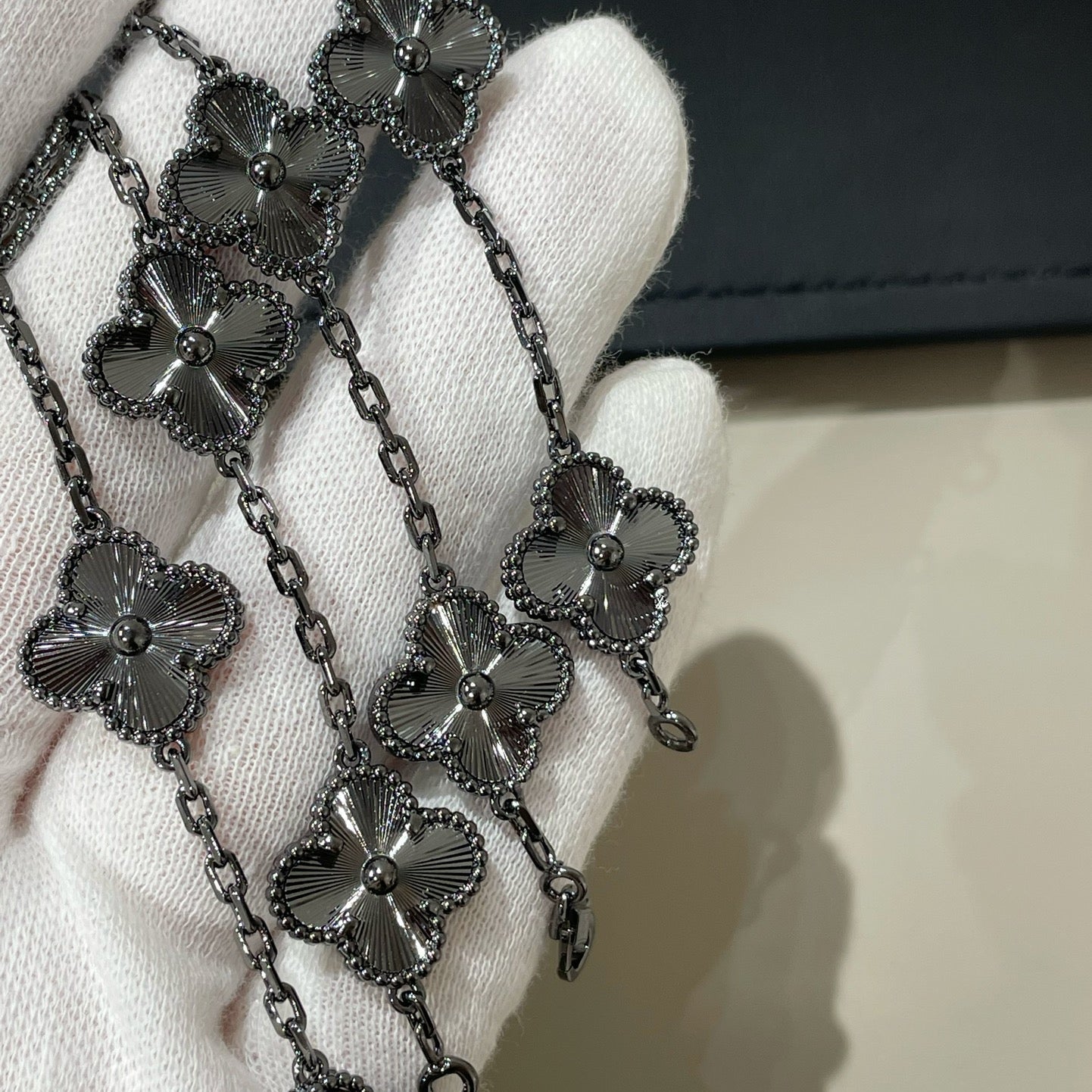 [Pearl Jewelrys]CLOVER 5 MOTIF BLACK BRACELET