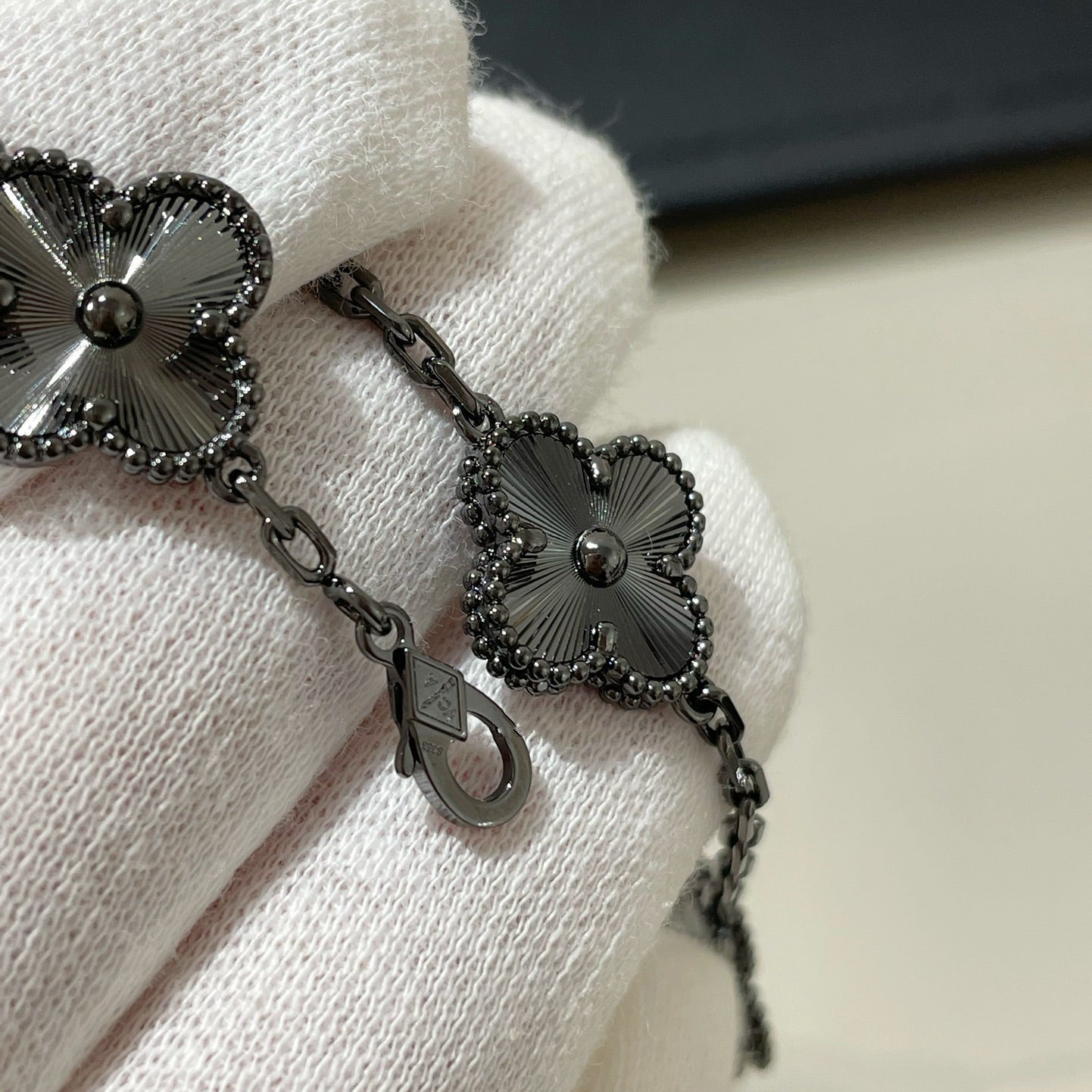 [Pearl Jewelrys]CLOVER 5 MOTIF BLACK BRACELET