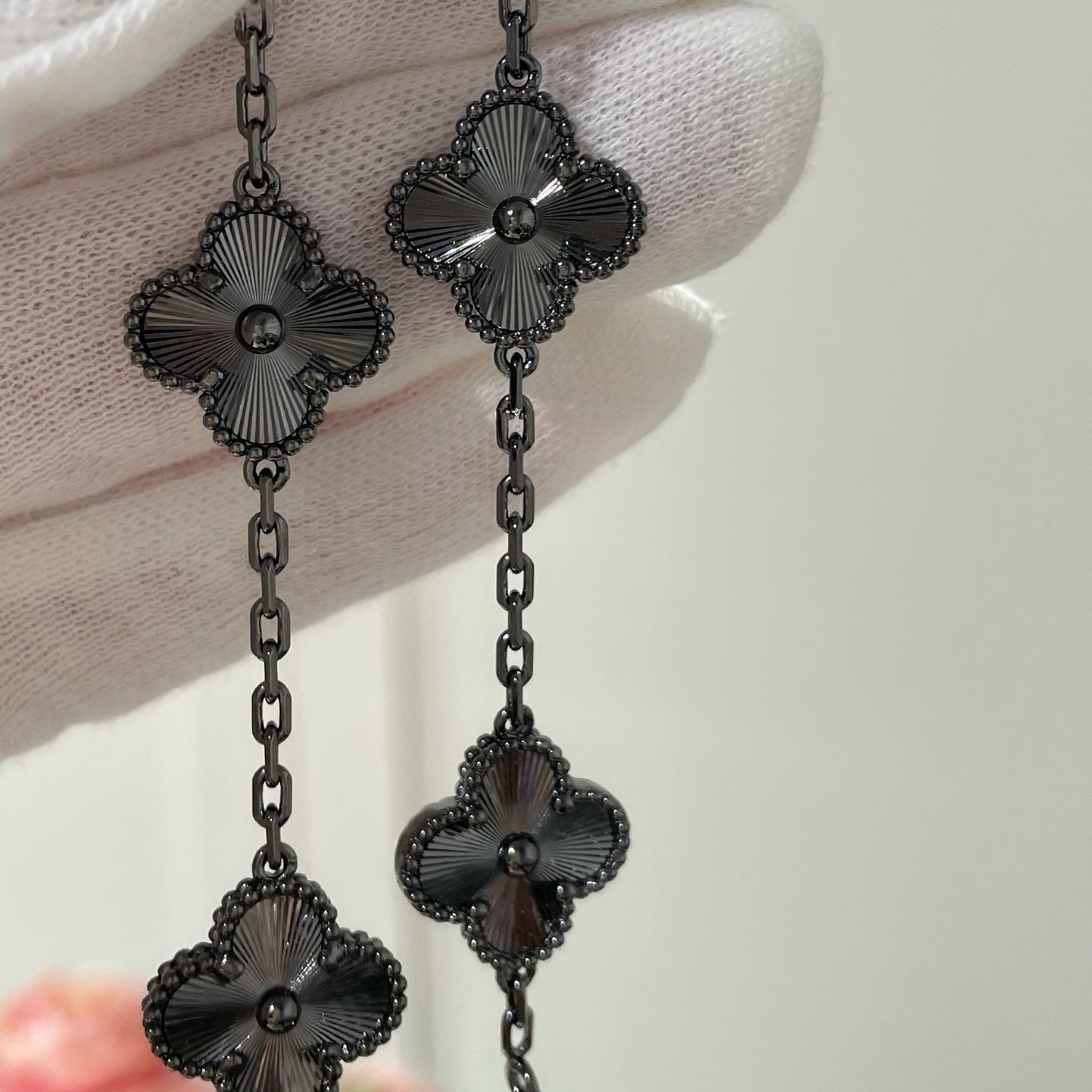 [Pearl Jewelrys]CLOVER 5 MOTIF BLACK BRACELET
