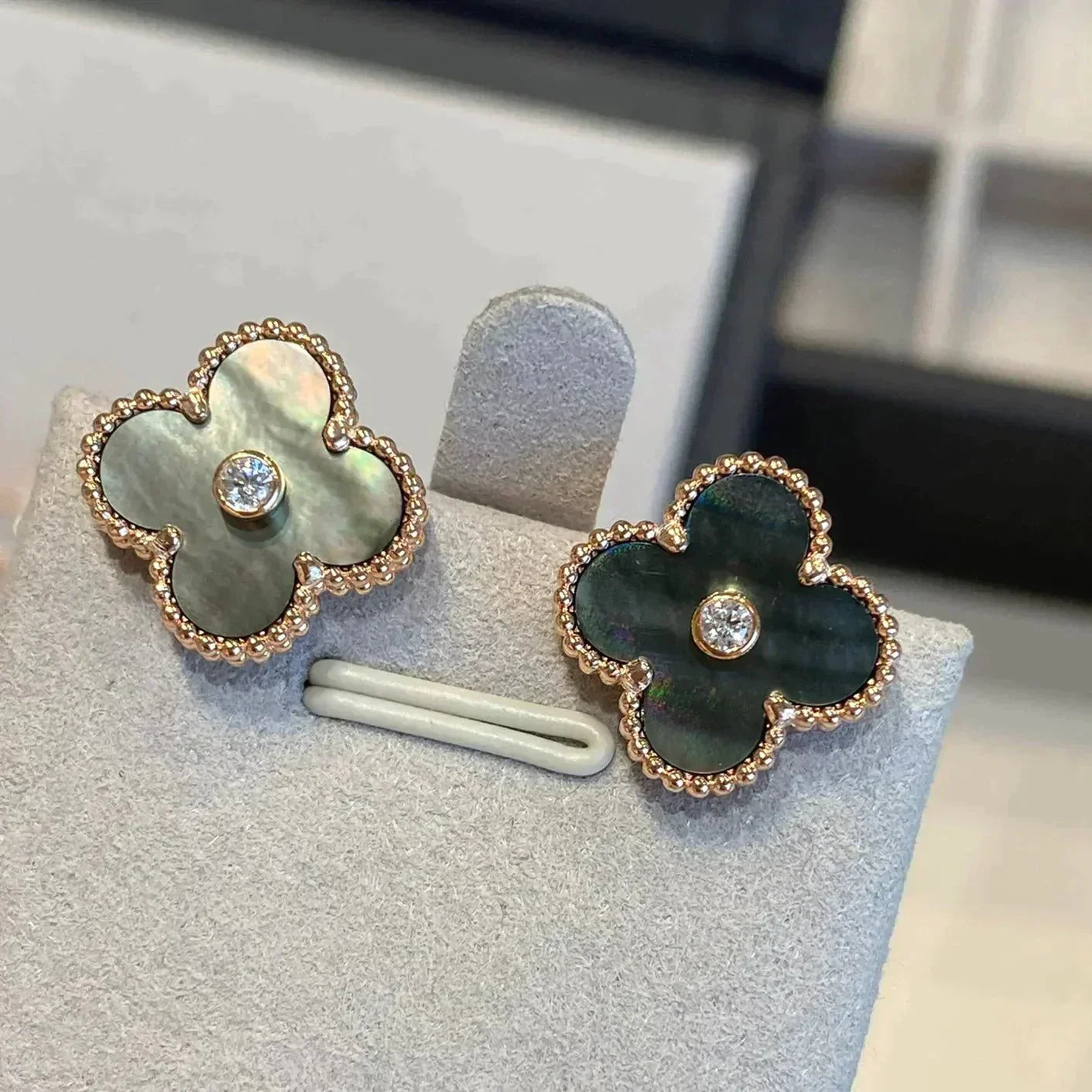 [Pearl Jewelrys]CLOVER MEDIUM 1 MOTIFS GRAY MOP  DIAMOND EARRINGS