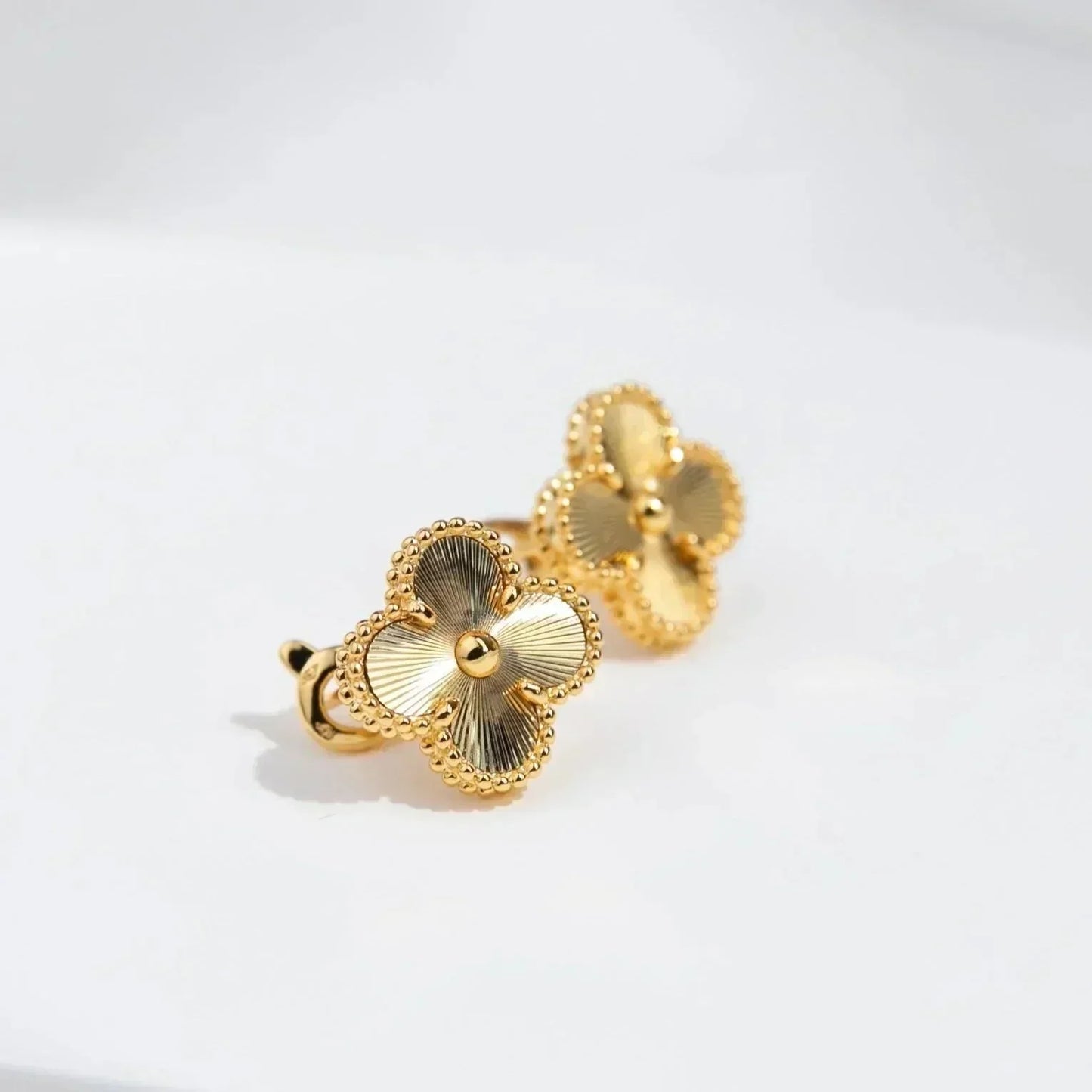 [Pearl Jewelrys]CLOVER MEDIUM 1 MOTIFS LASER EARRINGS