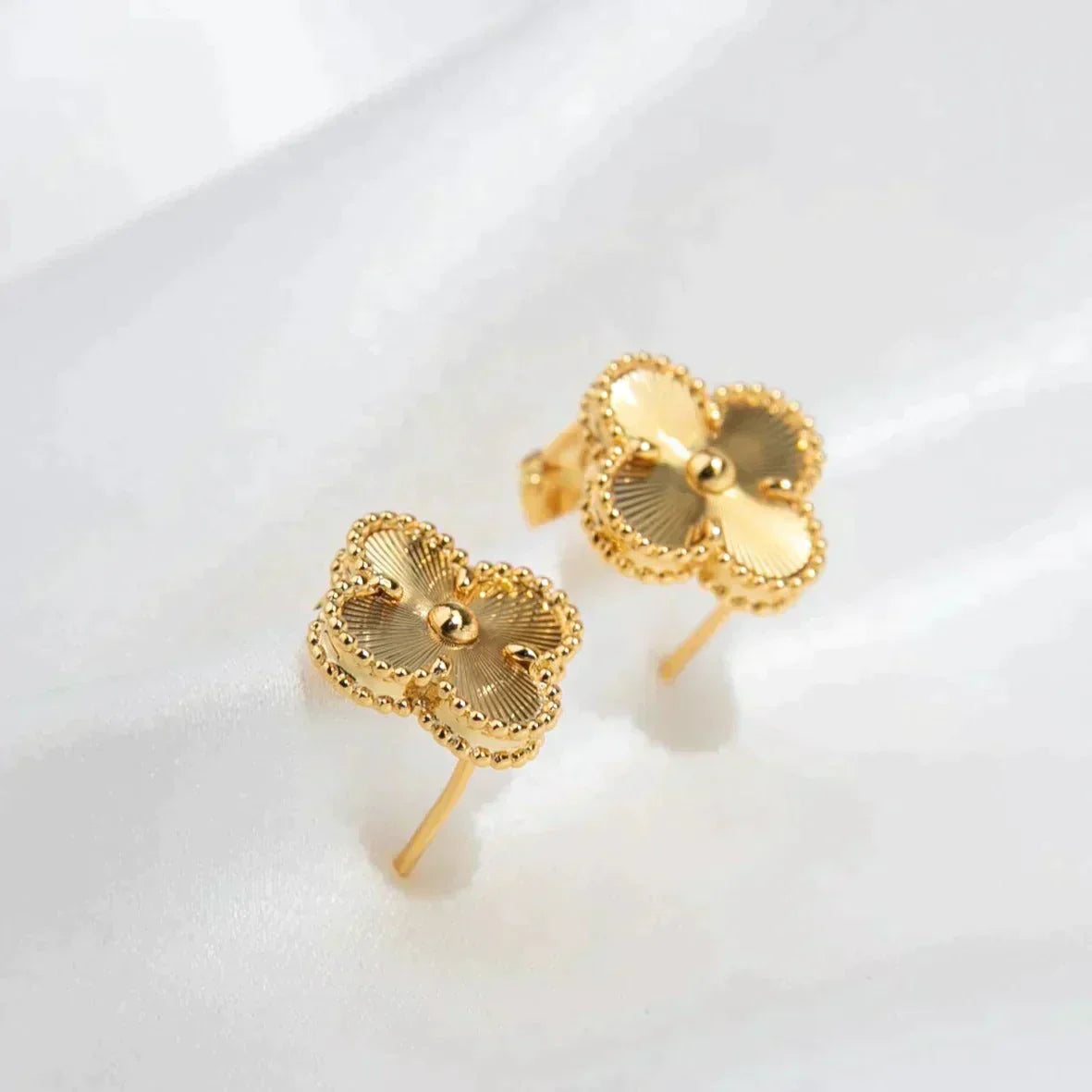 [Pearl Jewelrys]CLOVER MEDIUM 1 MOTIFS LASER EARRINGS