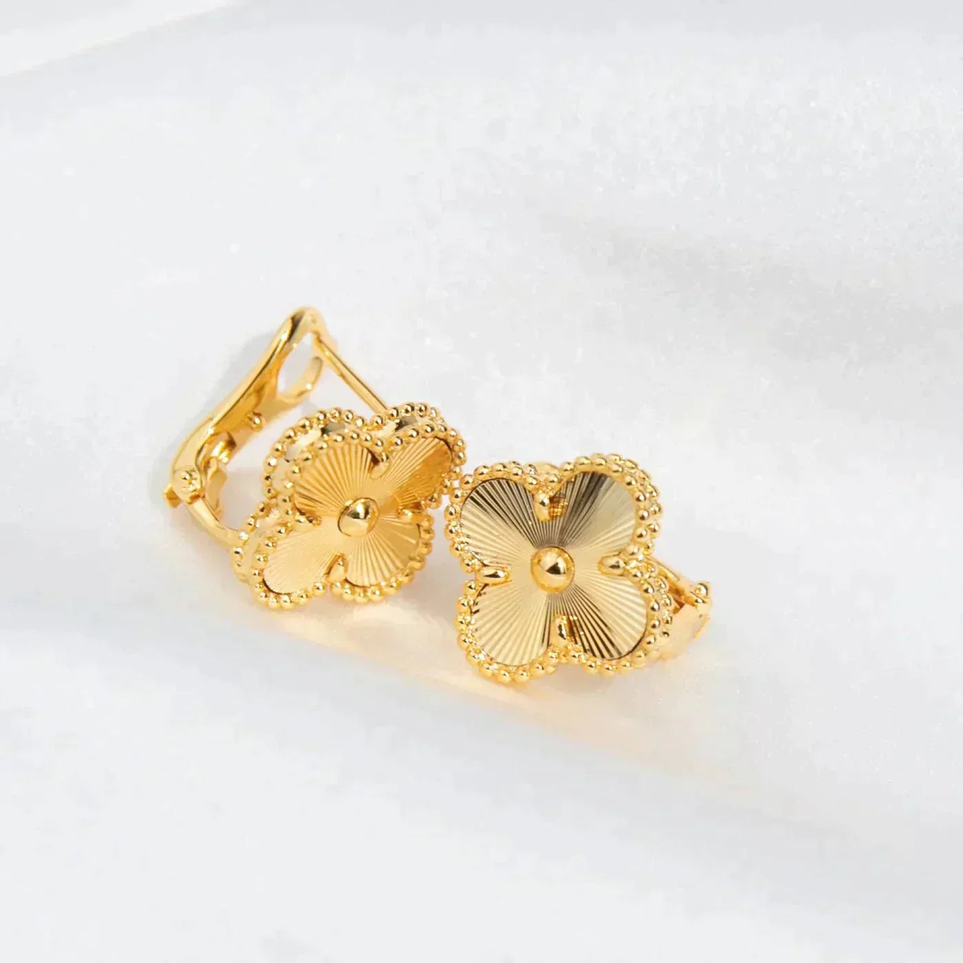[Pearl Jewelrys]CLOVER MEDIUM 1 MOTIFS LASER EARRINGS