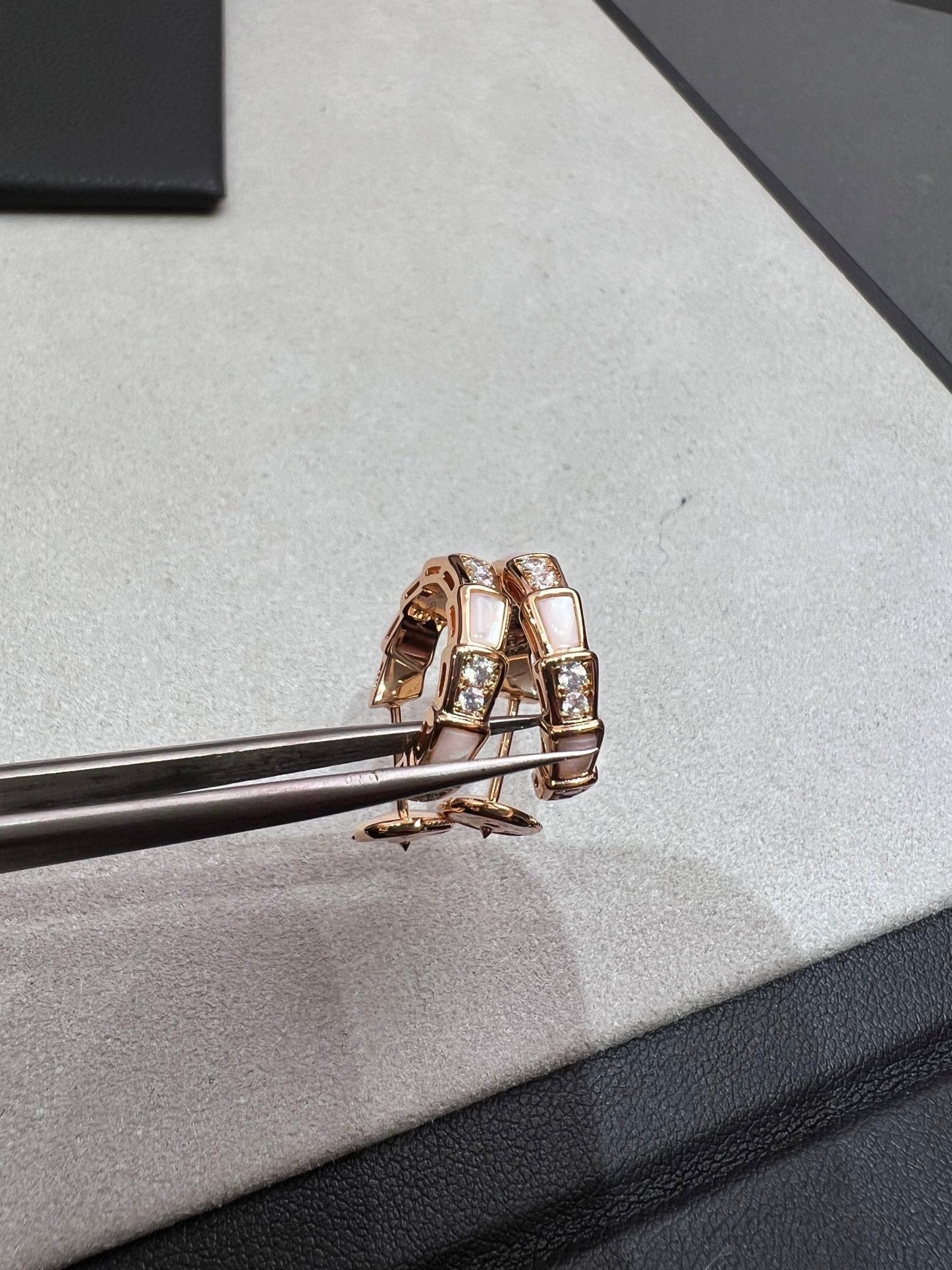 [Pearl Jewelrys]SERPENTI MOP PINK GOLD EARRINGS