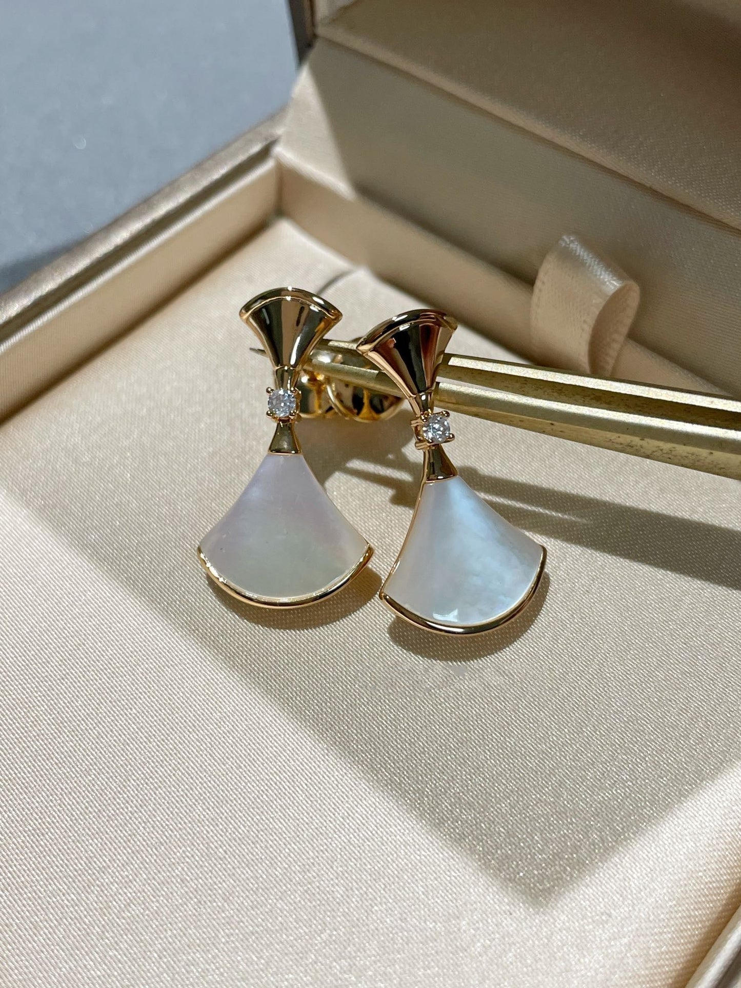 [Pearl Jewelrys]DREAM MOP 1 DIAMOND EARRINGS