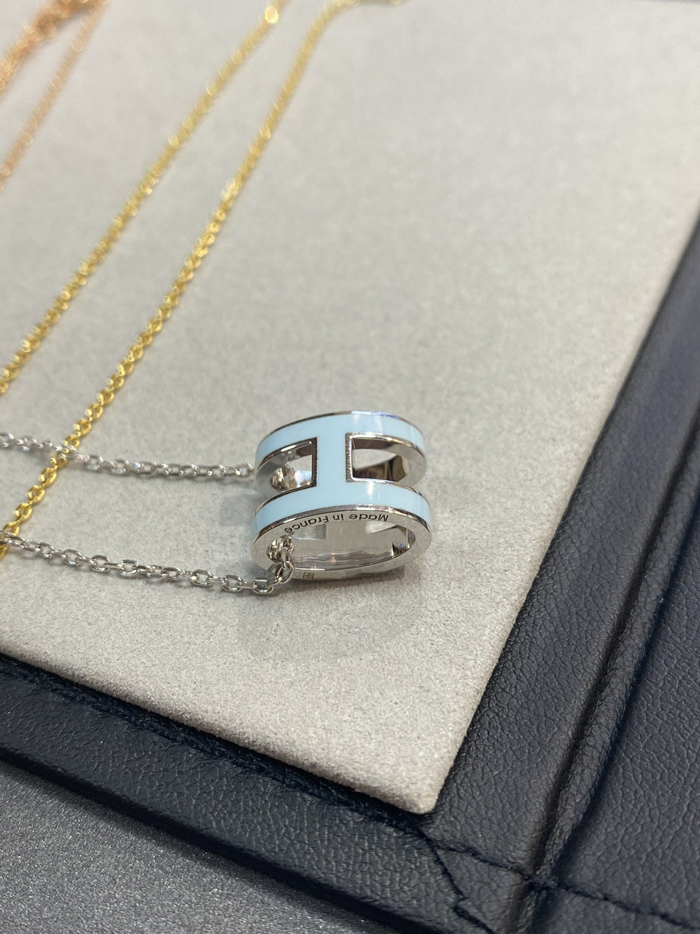 [Pearl Jewelrys]POP H LIGHT BLUE NECKLACE