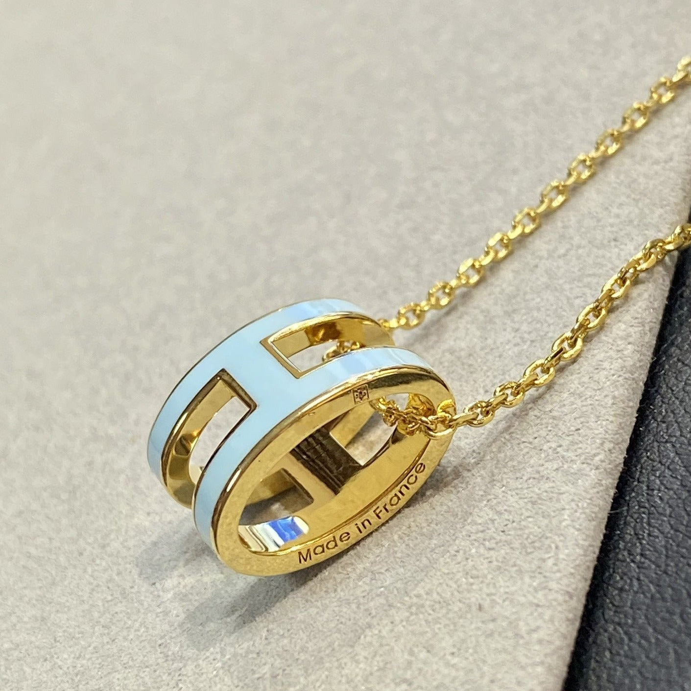 [Pearl Jewelrys]POP H LIGHT BLUE NECKLACE
