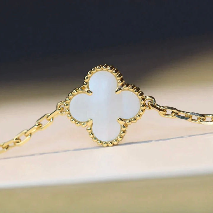 [Pearl Jewelrys]CLOVER 20 MOTIFS WHITE MOP NECKLACE
