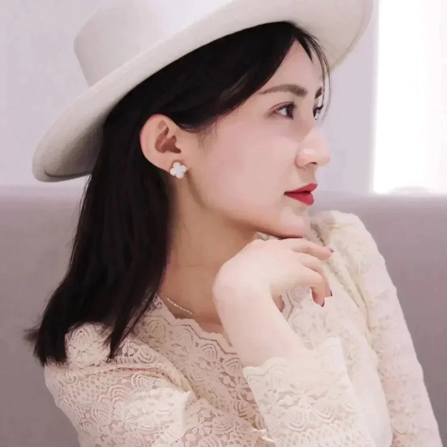 [Pearl Jewelrys]CLOVER MEDIUM 1 MOTIFS  WHITE MOP STUD EARRINGS