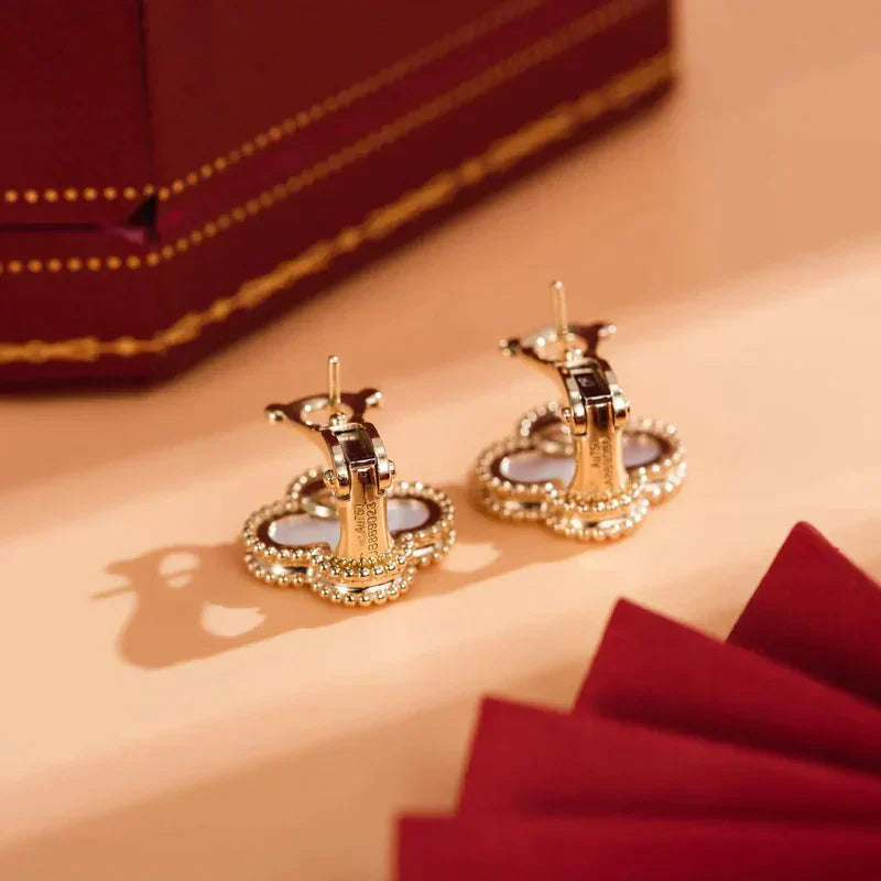 [Pearl Jewelrys]CLOVER MEDIUM 1 MOTIFS  WHITE MOP STUD EARRINGS