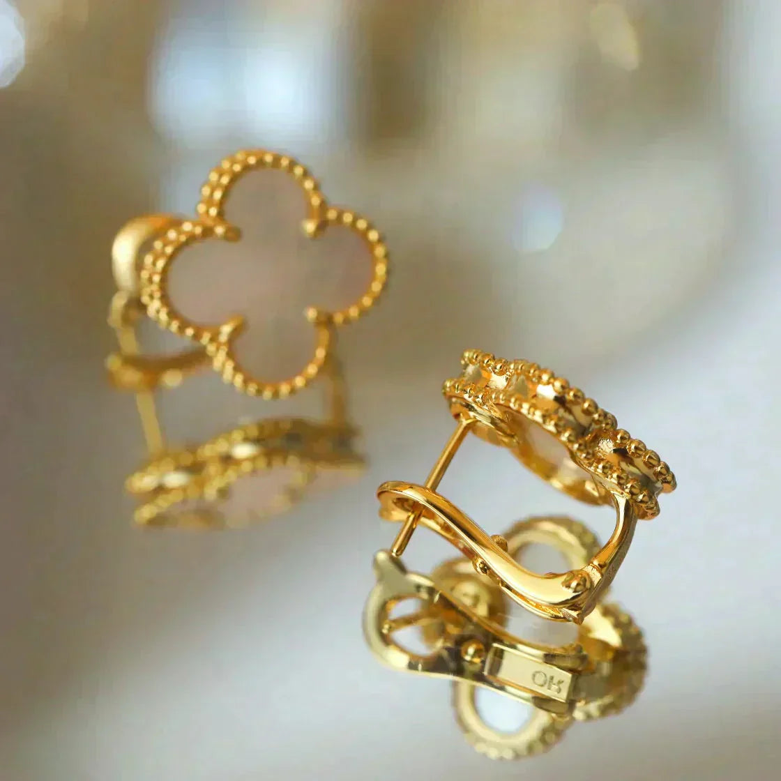 [Pearl Jewelrys]CLOVER MEDIUM 1 MOTIFS  WHITE MOP STUD EARRINGS