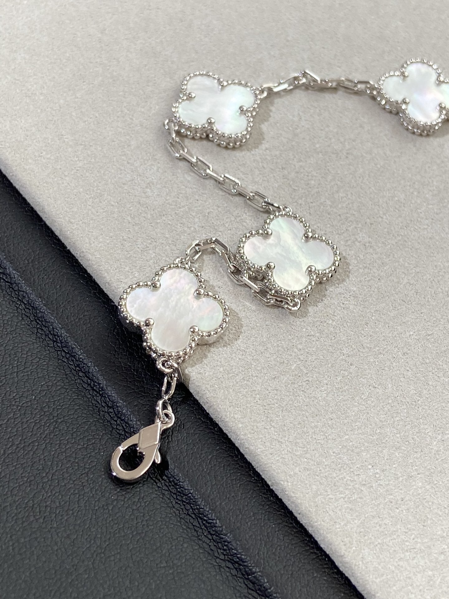 [Pearl Jewelrys]CLOVER SILVER MOP 5 MOTIF BRACELET