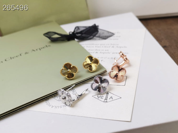 [Pearl Jewelrys]CLOVER MEDIUM STUD EARRINGS