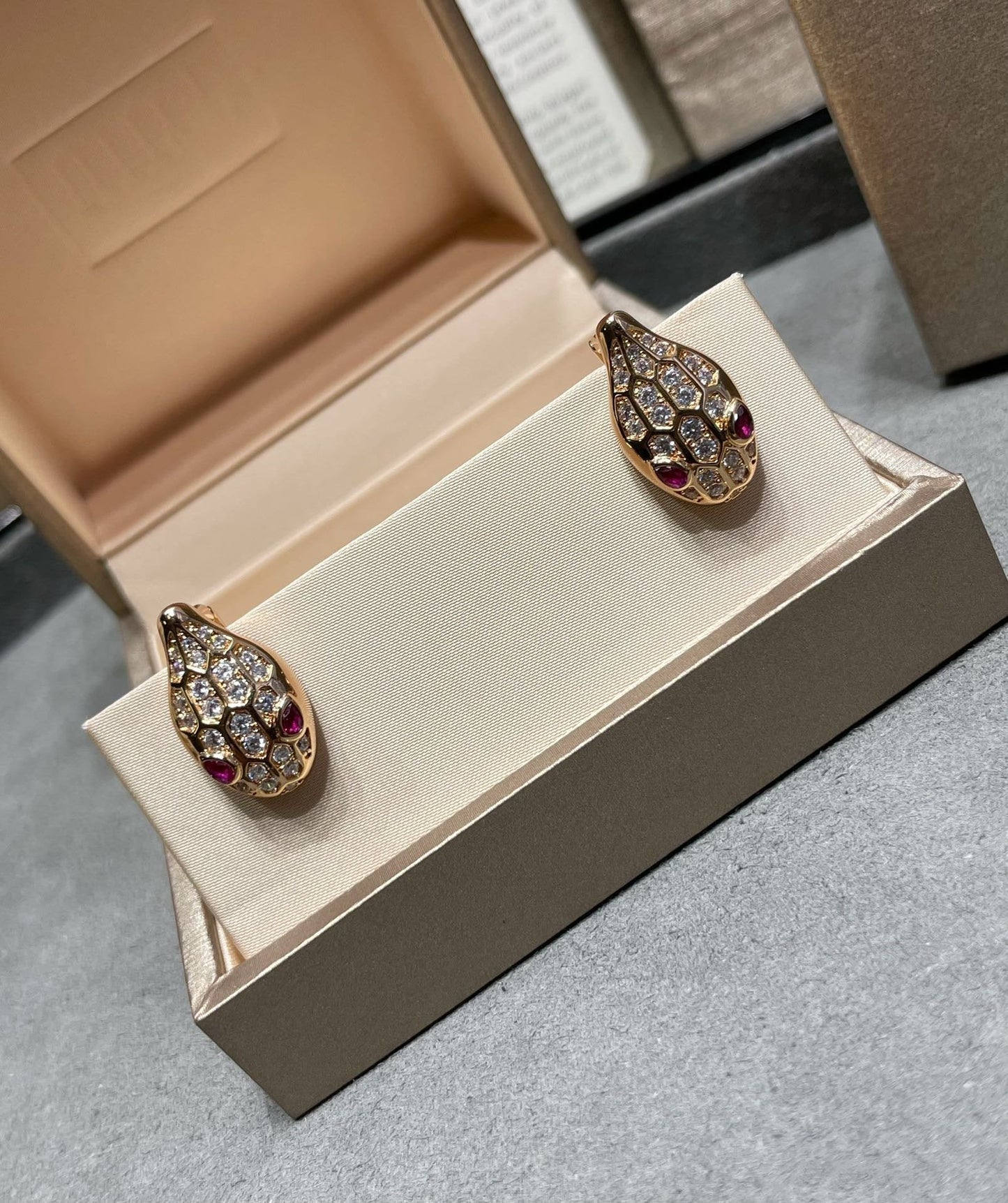 [Pearl Jewelrys]SERPENT DIAMOND STUD EARRINGS