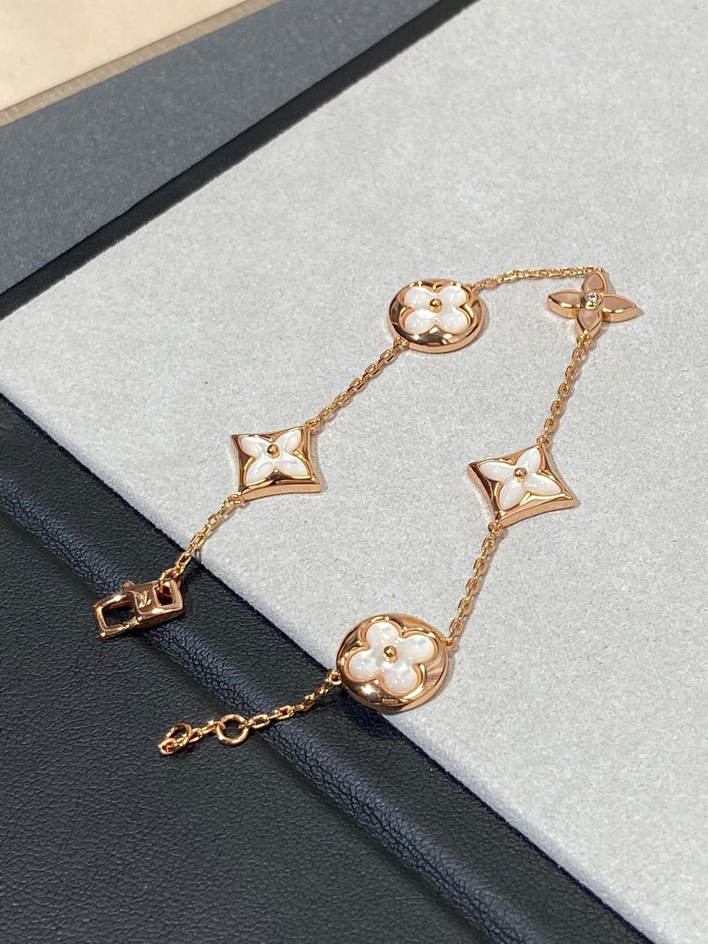 [Pearl Jewelrys]STAR AND SUN 5 MOTIF MOP PINK GOLD BRACELET
