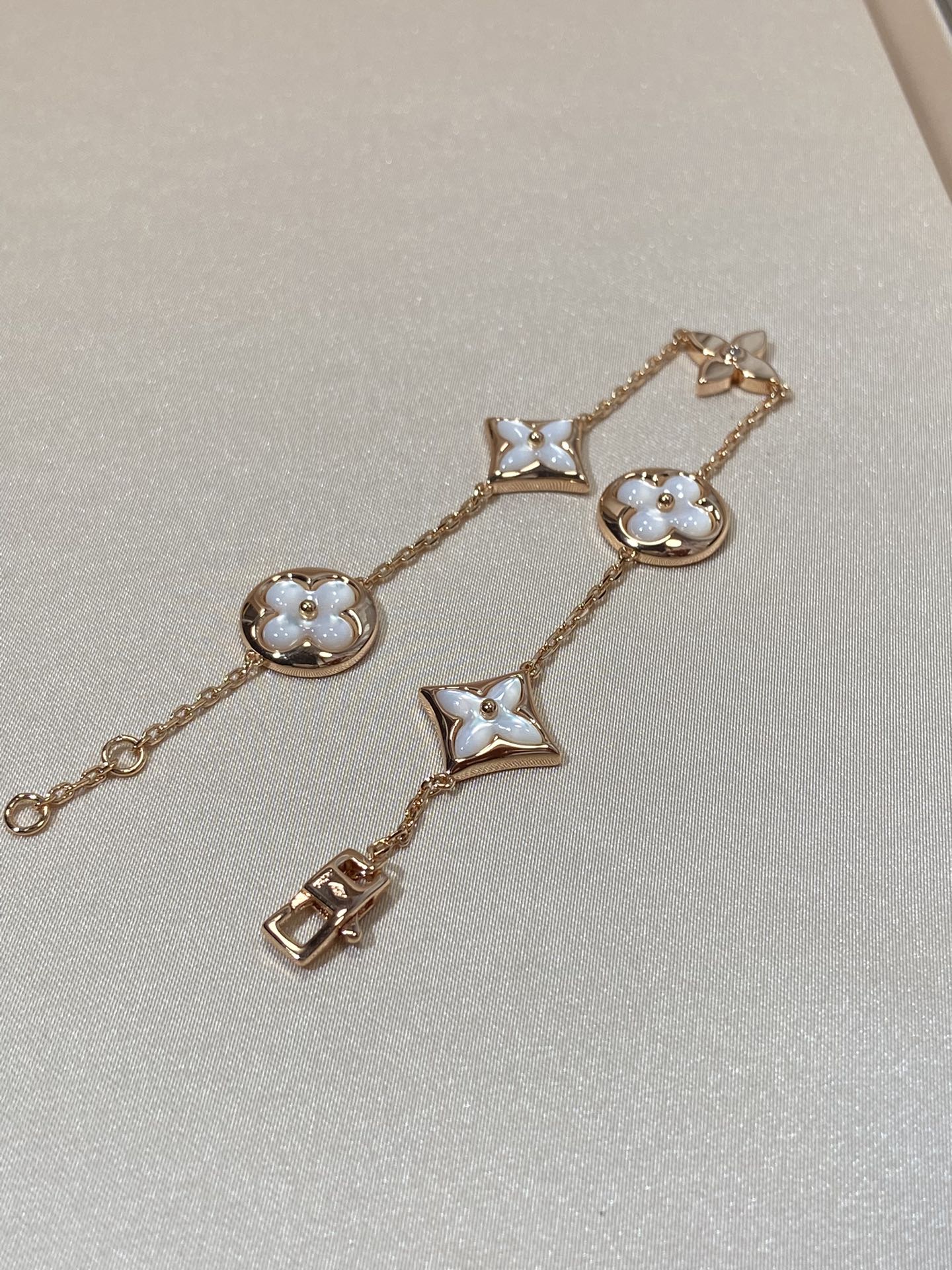 [Pearl Jewelrys]STAR AND SUN 5 MOTIF MOP PINK GOLD BRACELET