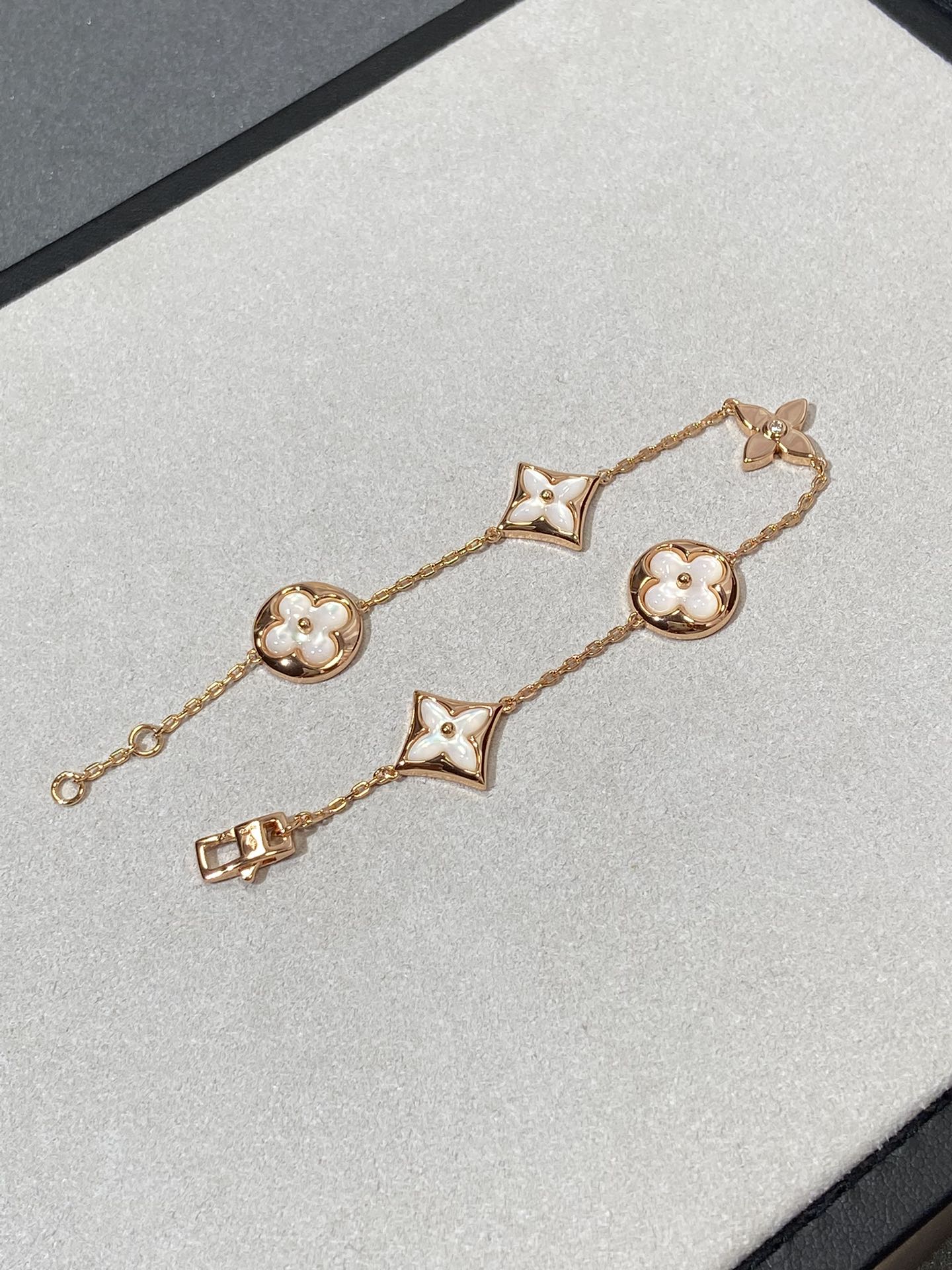 [Pearl Jewelrys]STAR AND SUN 5 MOTIF MOP PINK GOLD BRACELET