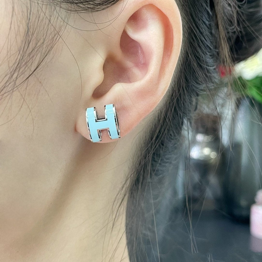 [Pearl Jewelrys]POP H SKY BLUE STUD EARRINGS