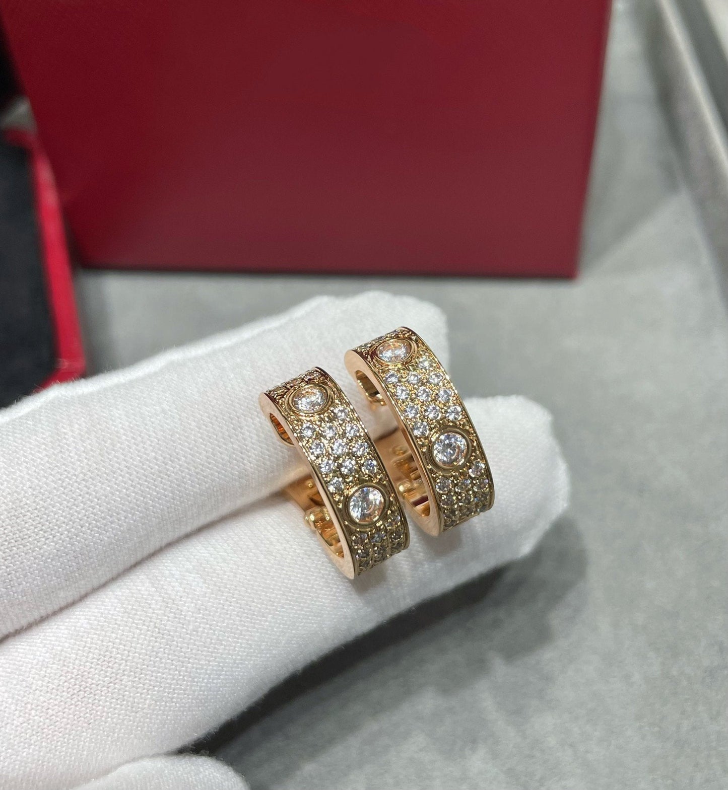 [Pearl Jewelrys]LOVE 5.5MM DIAMOND PAVED EARRINGS