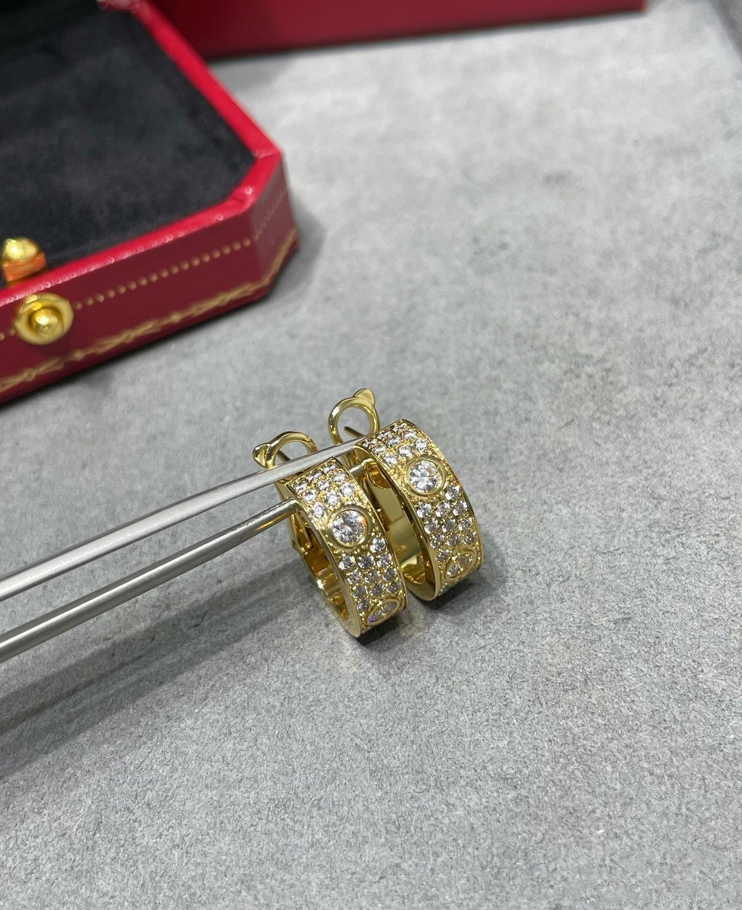 [Pearl Jewelrys]LOVE 5.5MM DIAMOND PAVED EARRINGS
