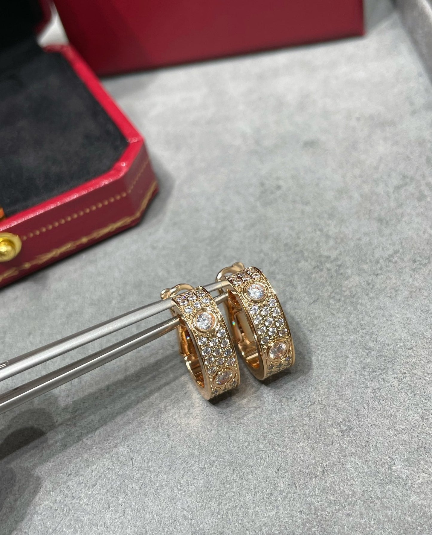 [Pearl Jewelrys]LOVE 5.5MM DIAMOND PAVED EARRINGS