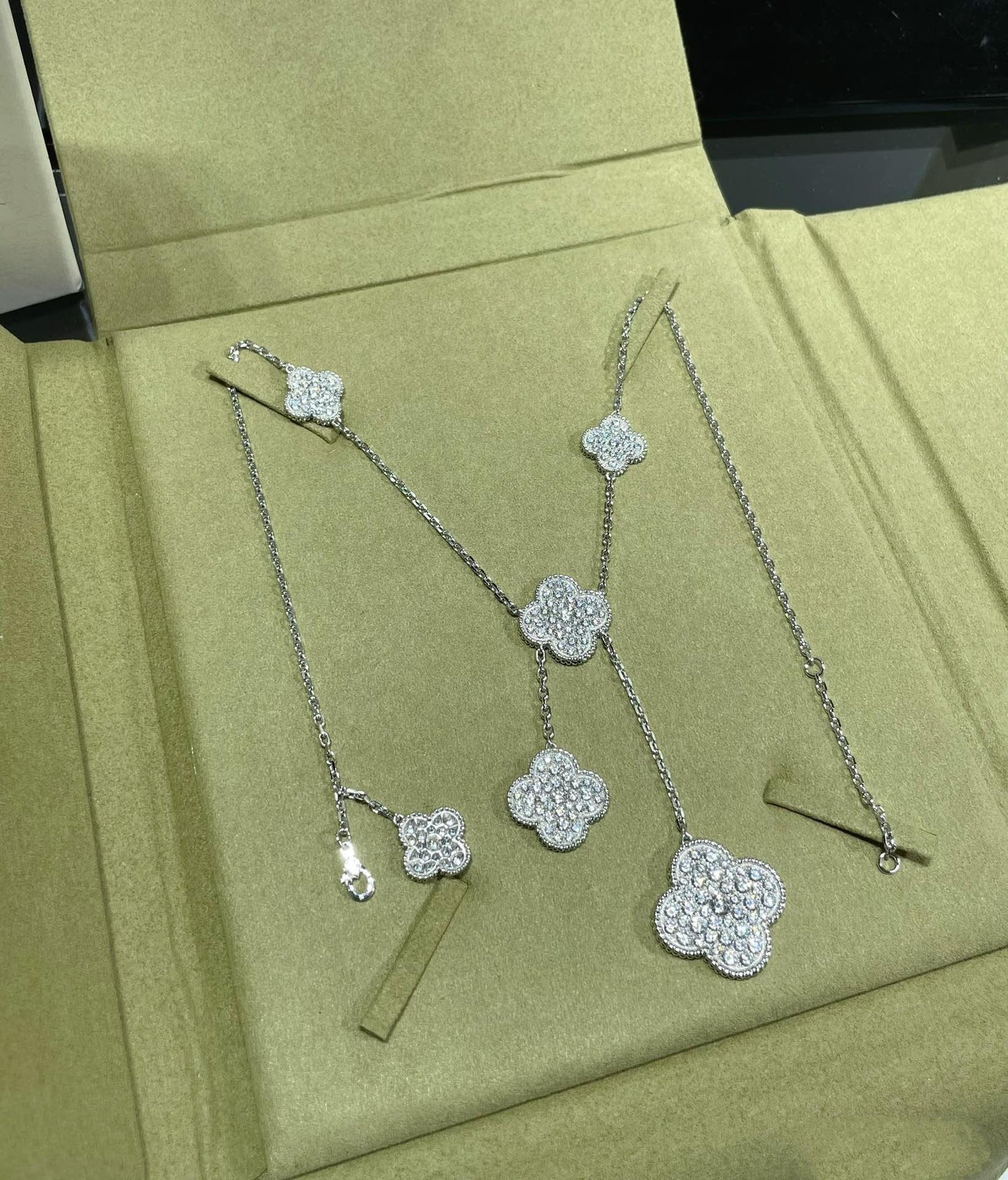 [Pearl Jewelrys]CLOVER 6 MOTIF DIAMOND PAVED NECKLACE