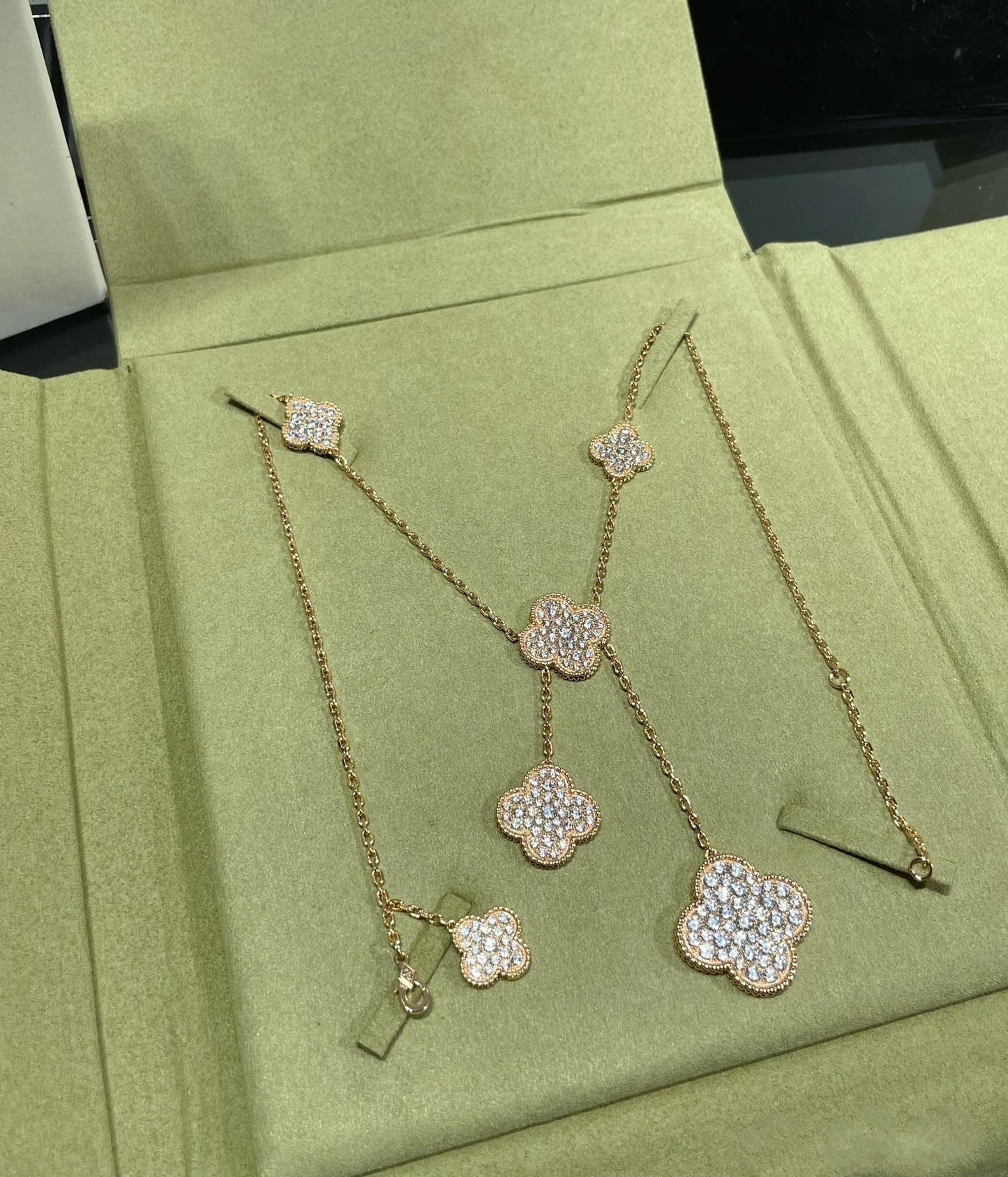 [Pearl Jewelrys]CLOVER 6 MOTIF DIAMOND PAVED NECKLACE