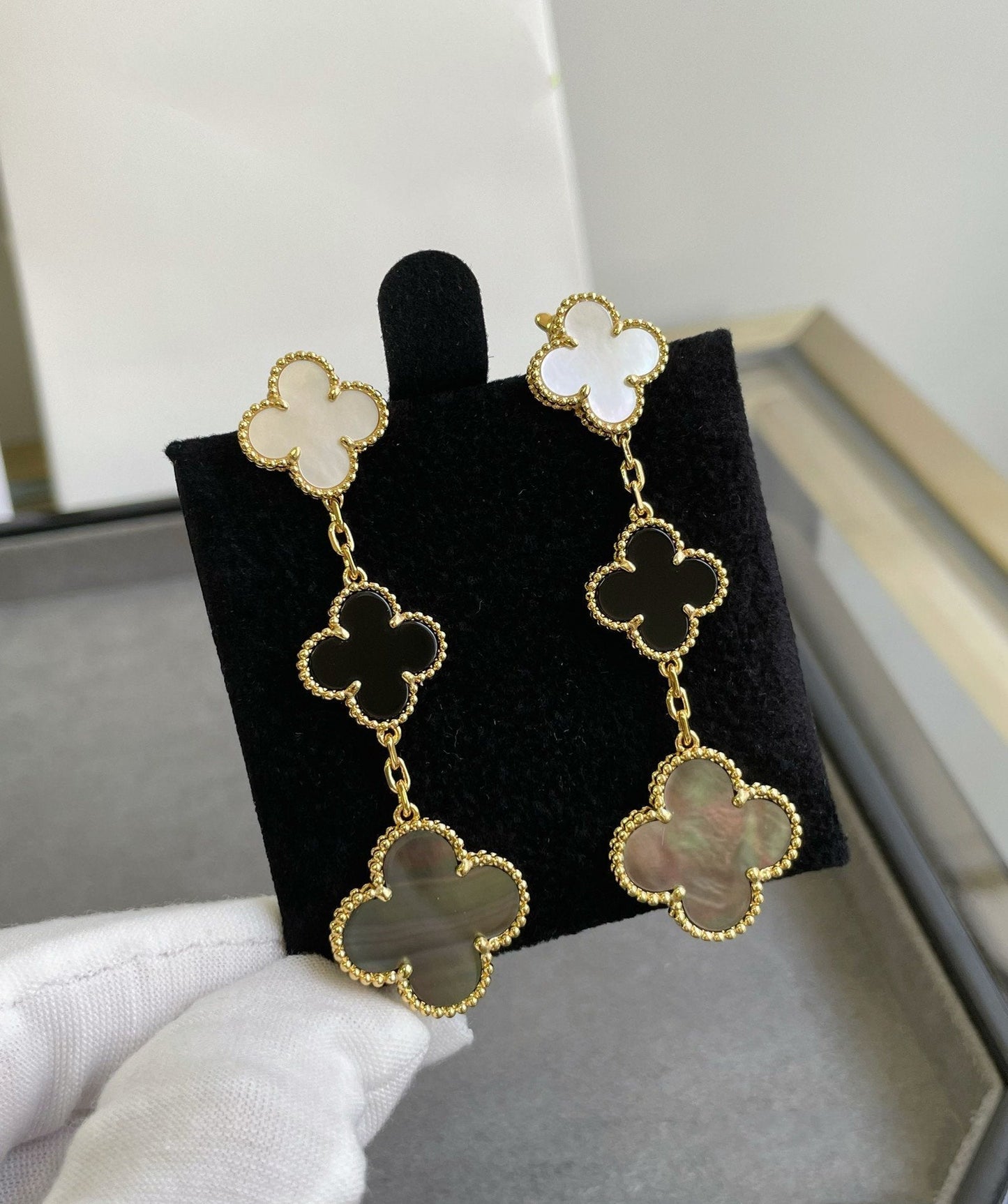 [Pearl Jewelrys]CLOVER 3 MOTIF MOP ONYX DARK MOP PINK GOLD EARRINGS