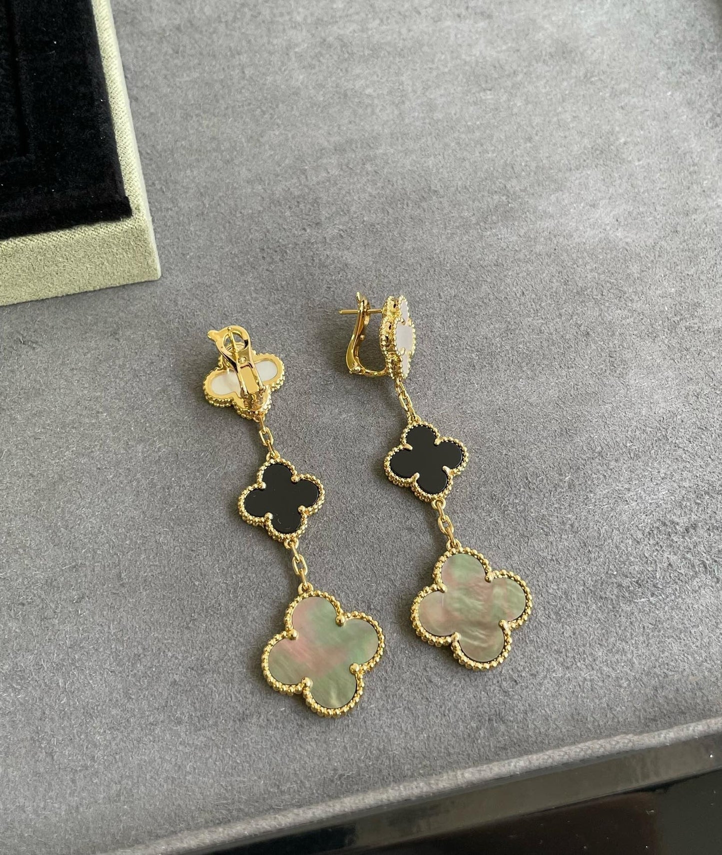 [Pearl Jewelrys]CLOVER 3 MOTIF MOP ONYX DARK MOP PINK GOLD EARRINGS