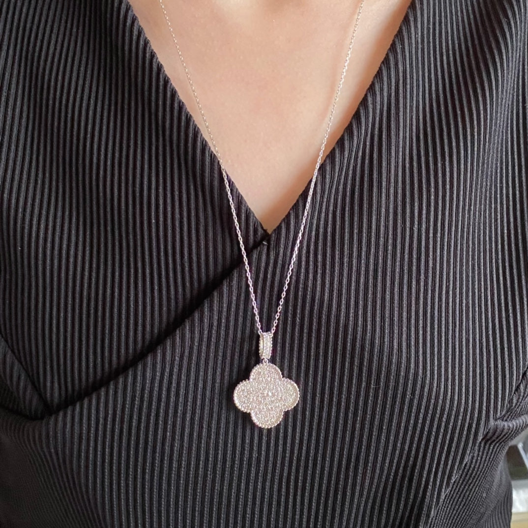 [Pearl Jewelrys]CLOVER 25MM LARGE PEDANT DIAMOND PAVED LONG NECKLACE