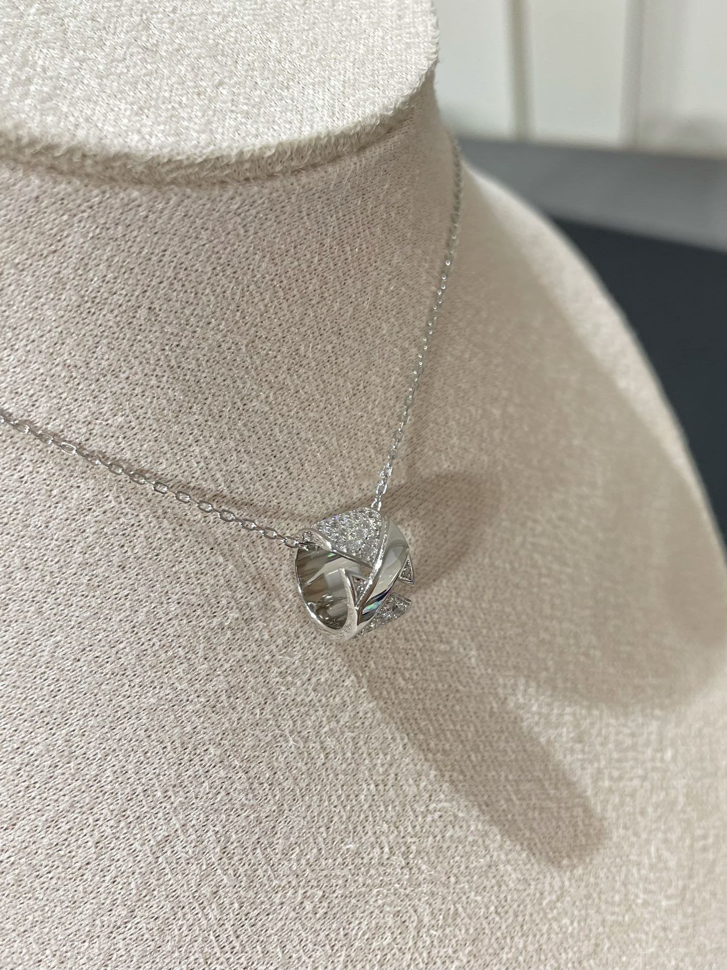 [Pearl Jewelrys]LIENS EVIDENCE DIAMOND PAVED NECKLACE