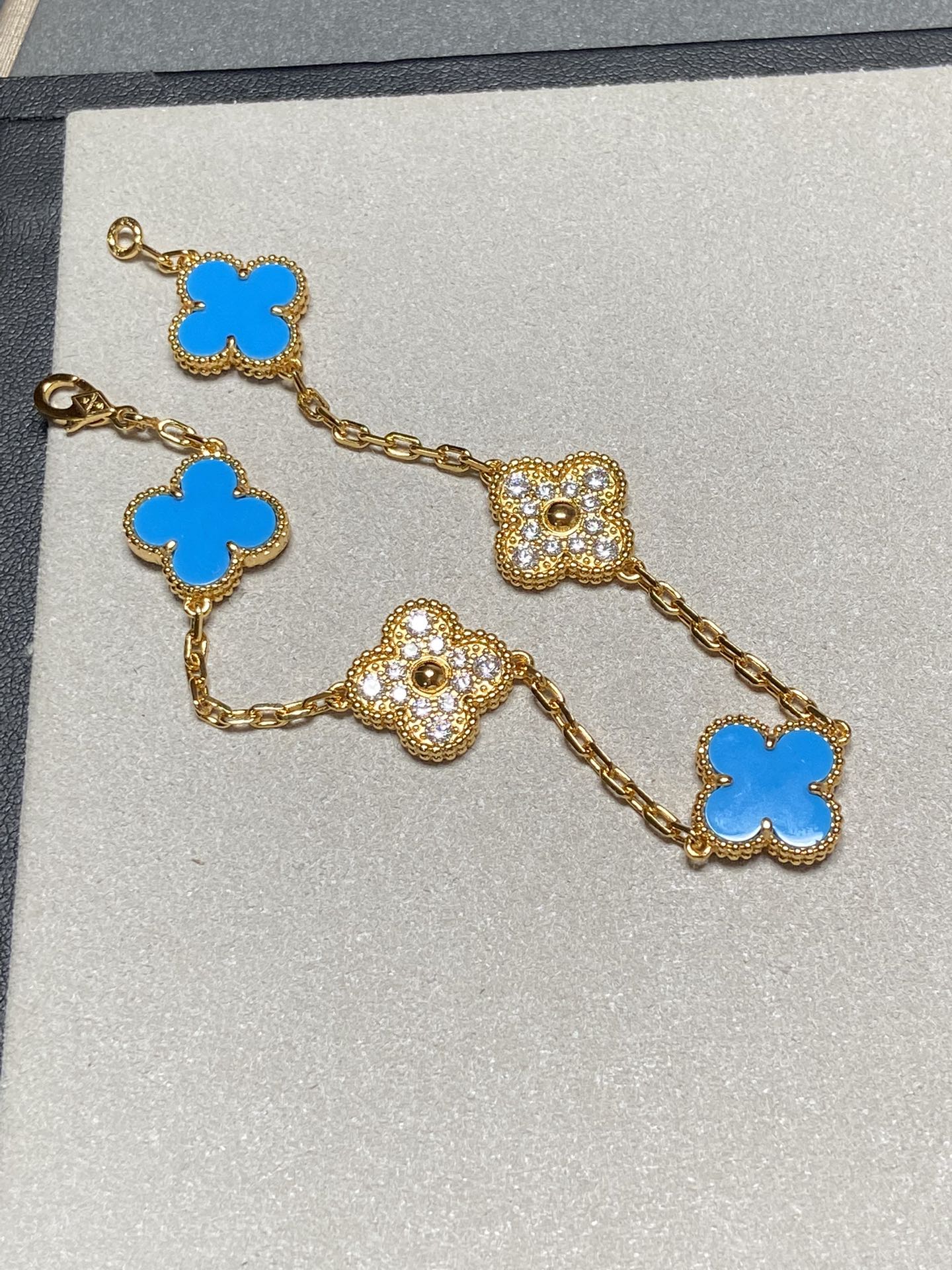 [Pearl Jewelrys]CLOVER 5 MOTIF BLUE CHALCEDONY DIAMOND GOLD BRACELET