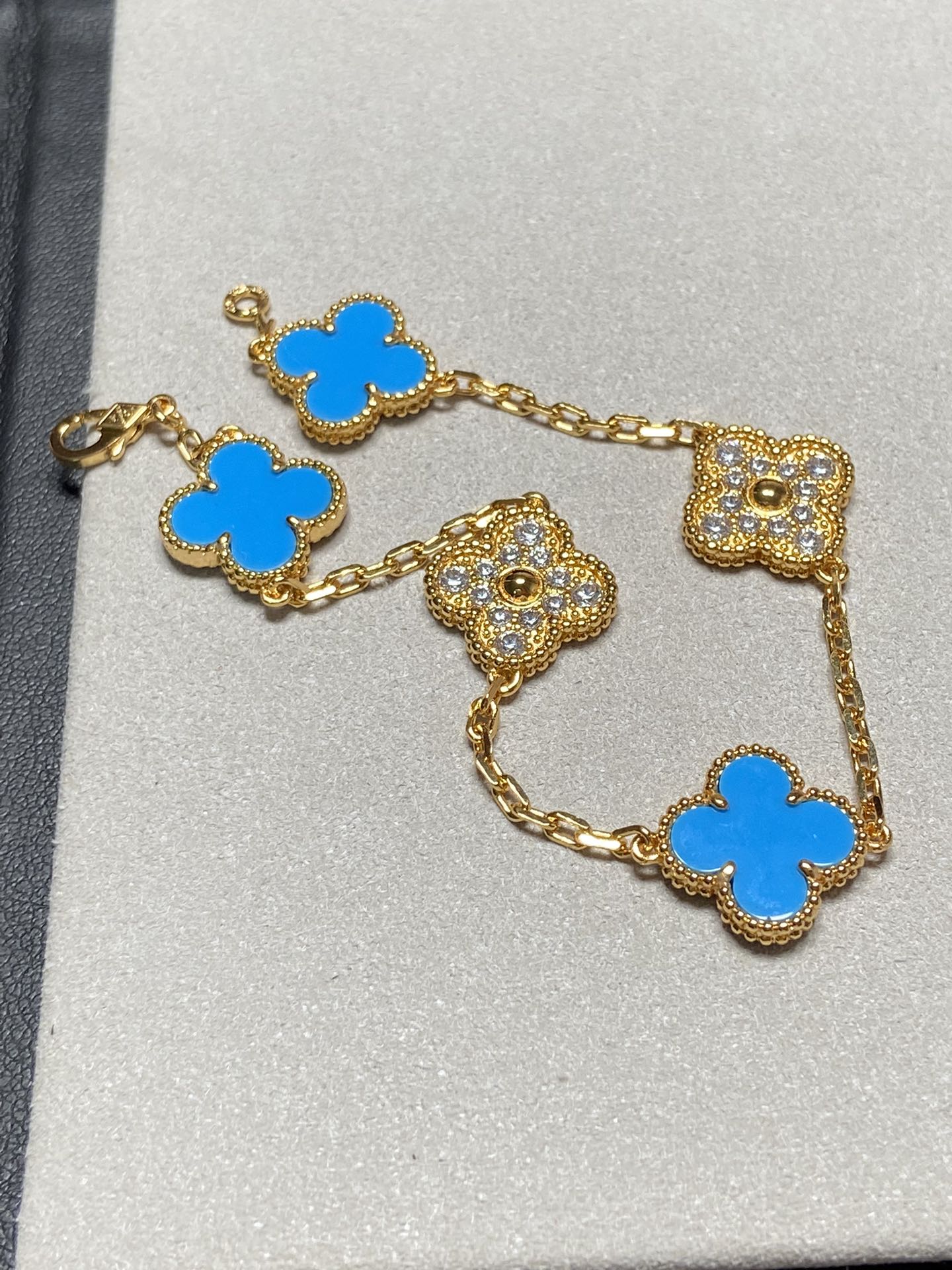 [Pearl Jewelrys]CLOVER 5 MOTIF BLUE CHALCEDONY DIAMOND GOLD BRACELET