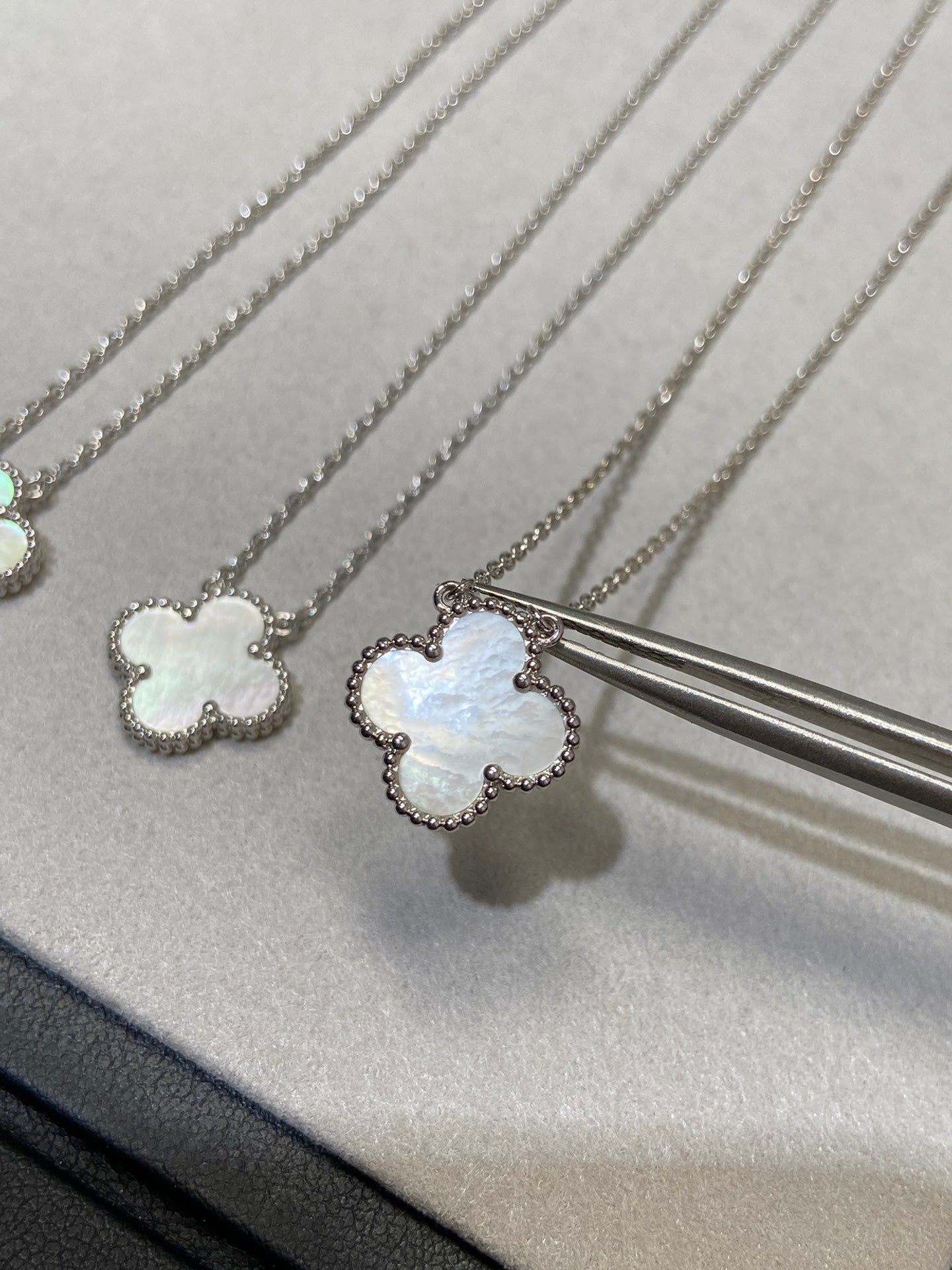 [Pearl Jewelrys]CLOVER MEDIUM SILVER WHITE MOP NECKLACE