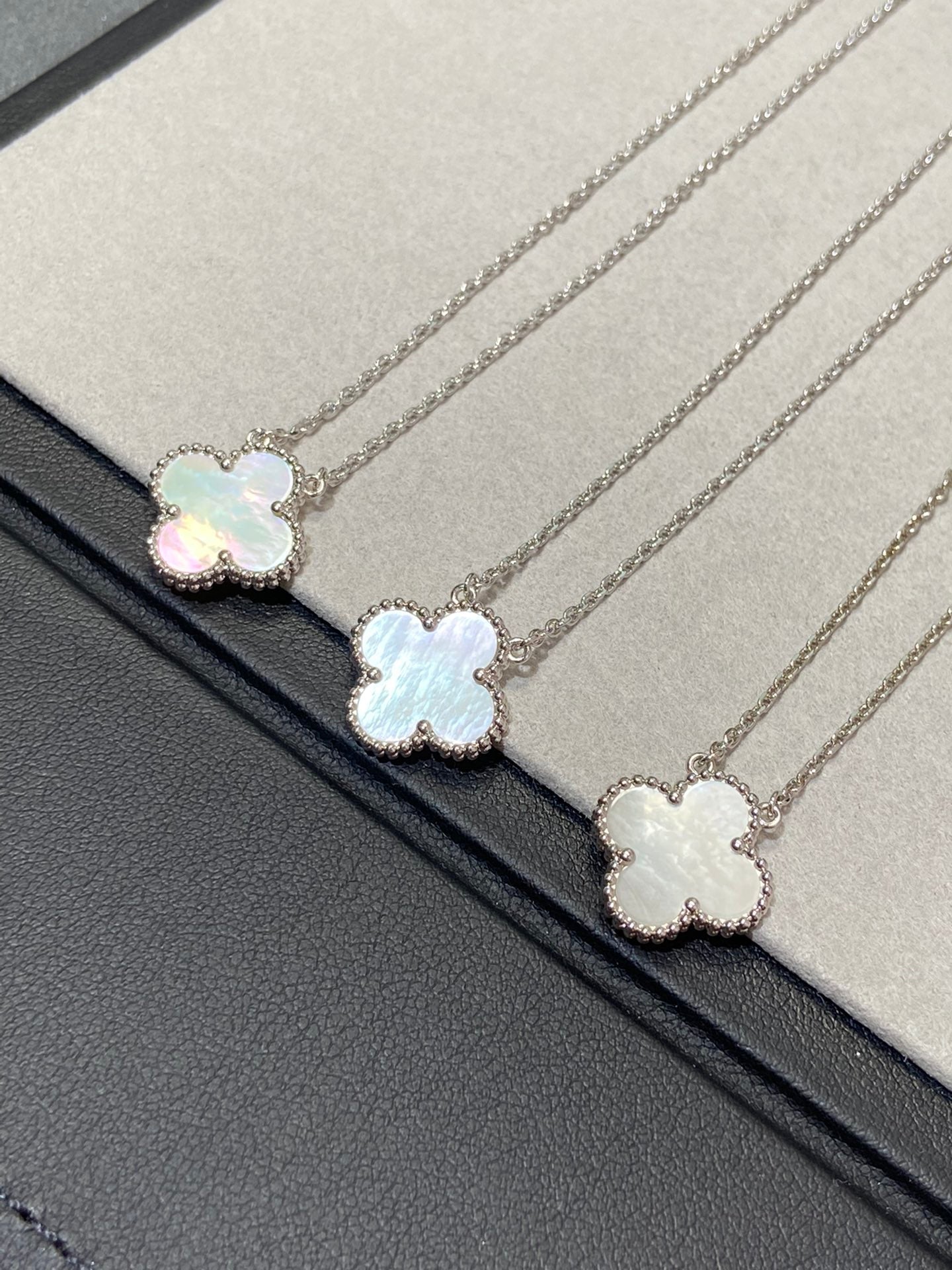 [Pearl Jewelrys]CLOVER MEDIUM SILVER WHITE MOP NECKLACE