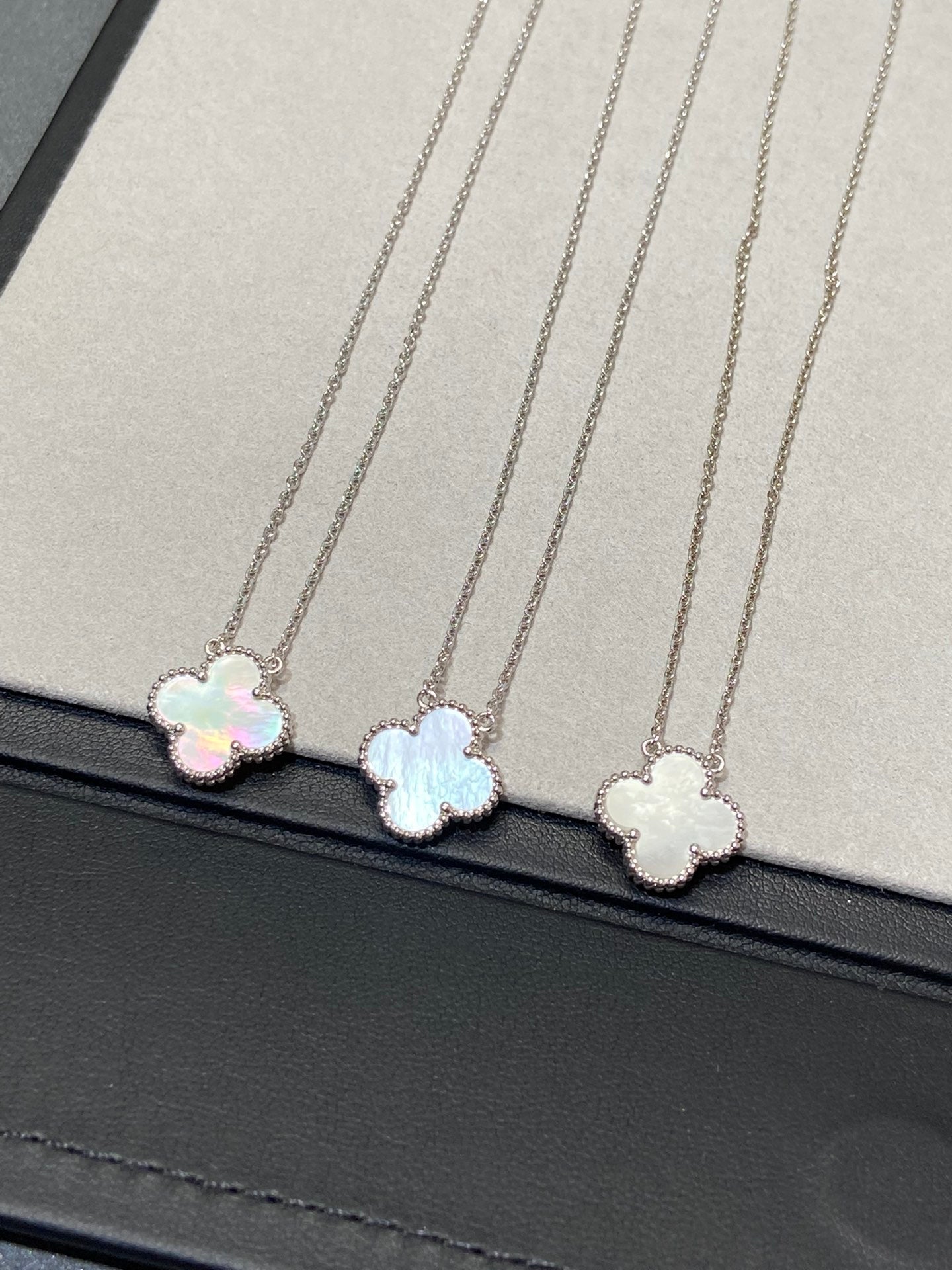 [Pearl Jewelrys]CLOVER MEDIUM SILVER WHITE MOP NECKLACE
