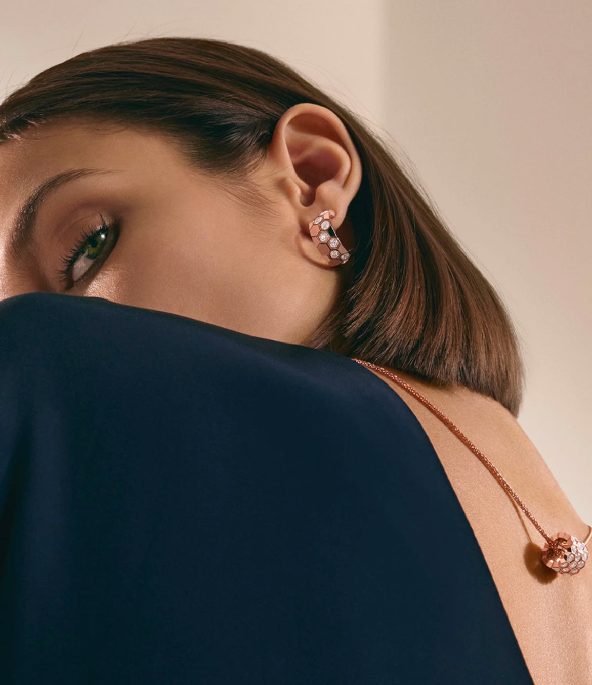 [Pearl Jewelrys]BEE LOVE DIAMOND HOOP EARRINGS