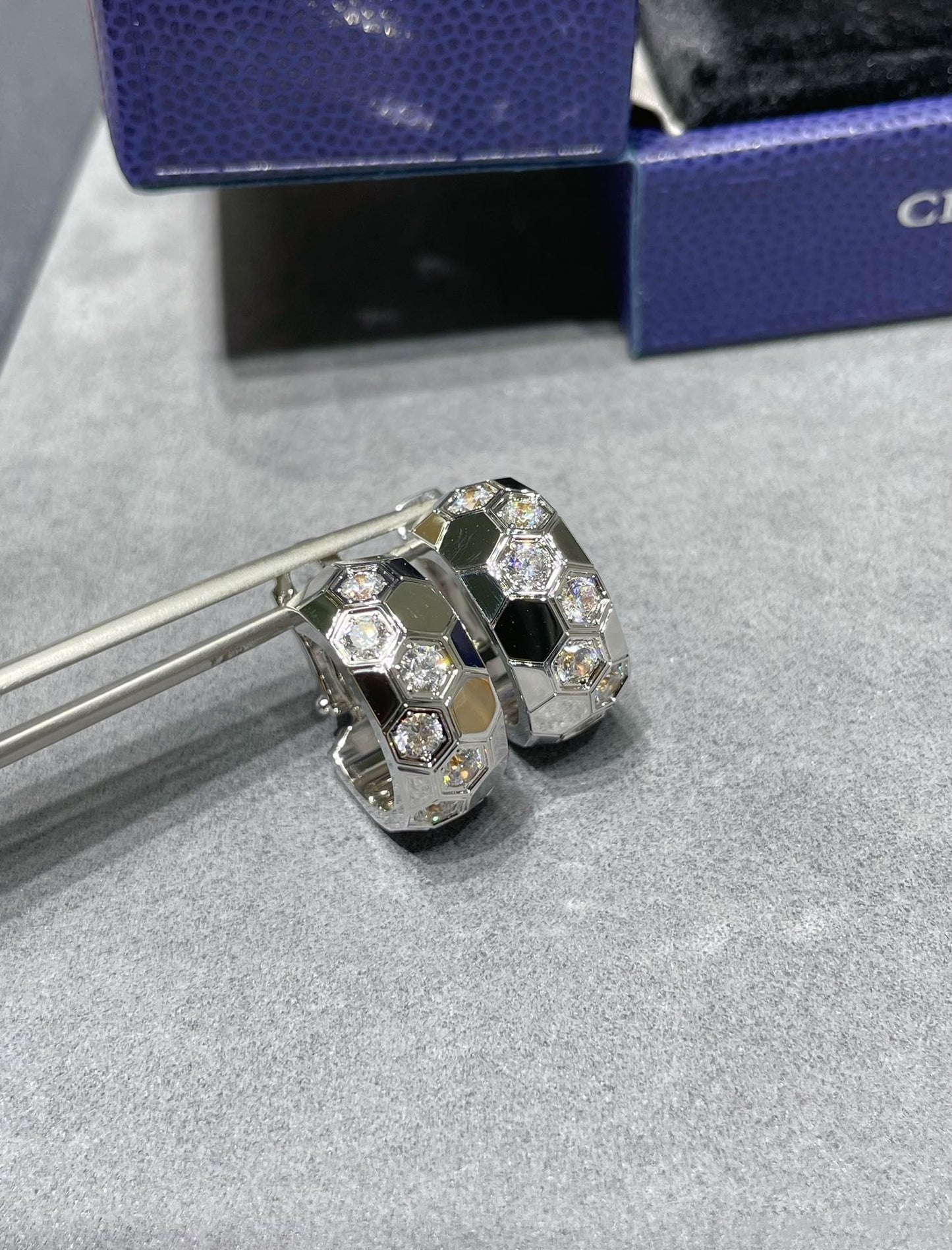 [Pearl Jewelrys]BEE LOVE DIAMOND HOOP EARRINGS