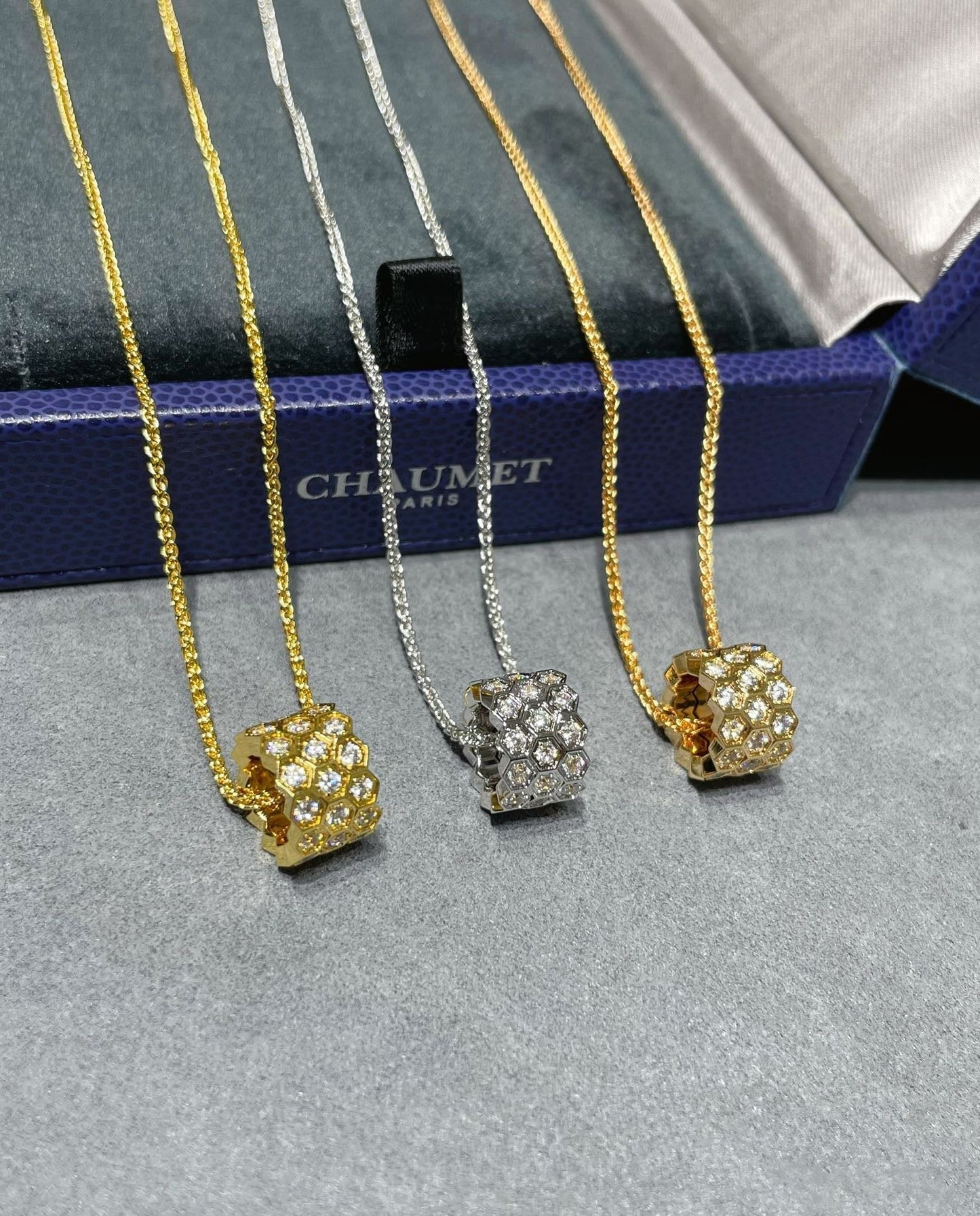 [Pearl Jewelrys]BEE LOVE DIAMOND PAVED 3 ROW NECKLACE