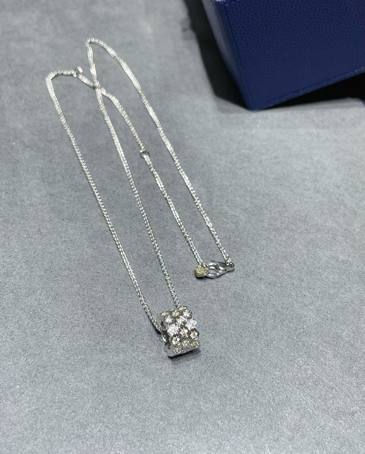 [Pearl Jewelrys]BEE LOVE DIAMOND PAVED 3 ROW NECKLACE