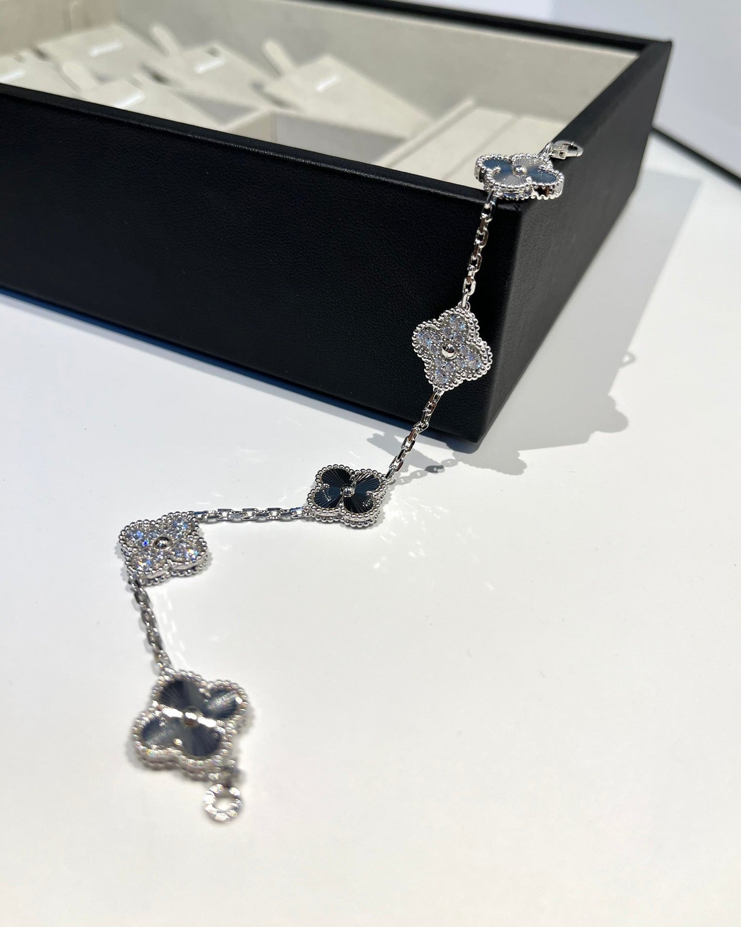 [Pearl Jewelrys]CLOVER 5 MOTIF SILVER DIAMOND BRACELET