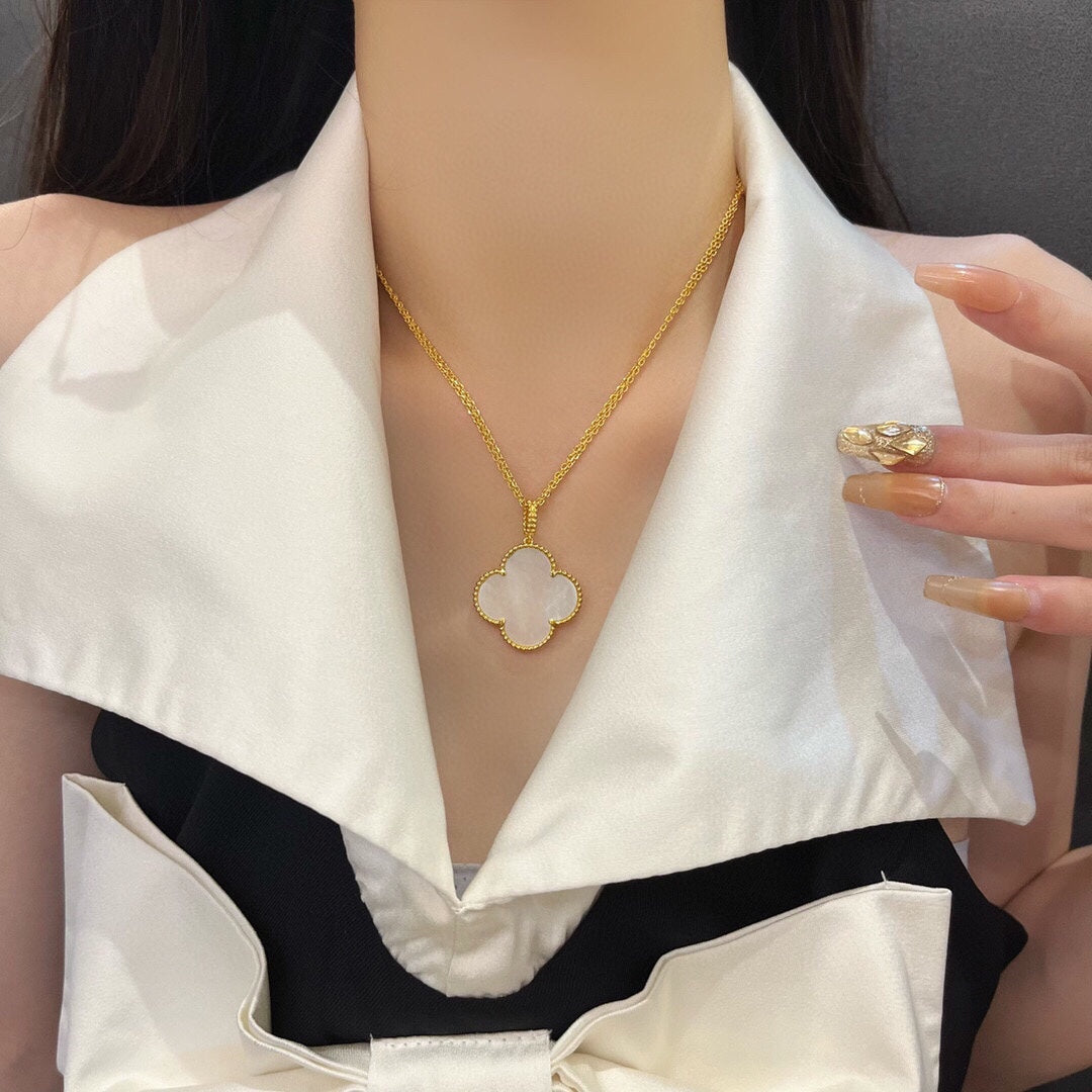 [Pearl Jewelrys]CLOVER 25MM MOP LARGE PENDANT NECKLACE
