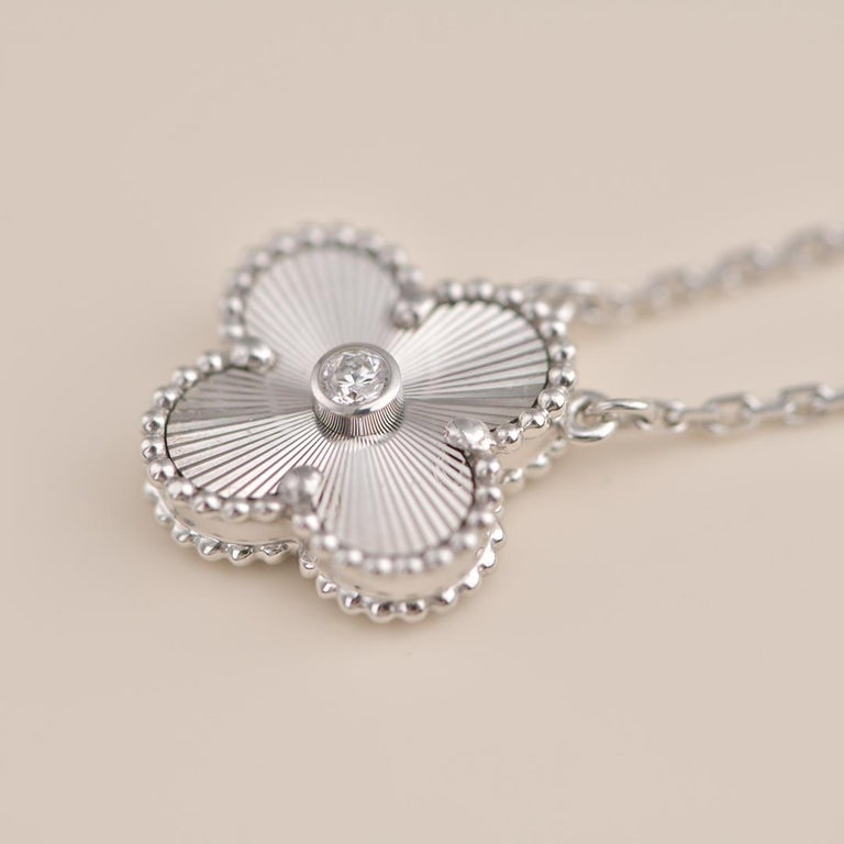 [Pearl Jewelrys]CLOVER  15MM DIAMOND LASER NECKLACE SILVER