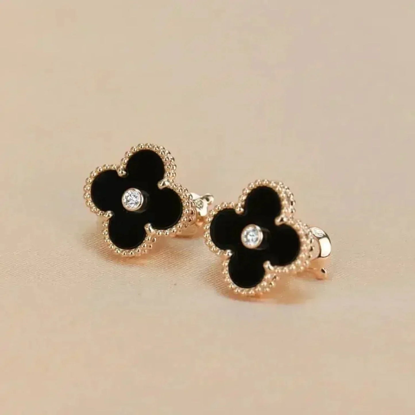 [Pearl Jewelrys]CLOVER MEDIUM 1 MOTIFS ONYX DIAMOND EARRINGS