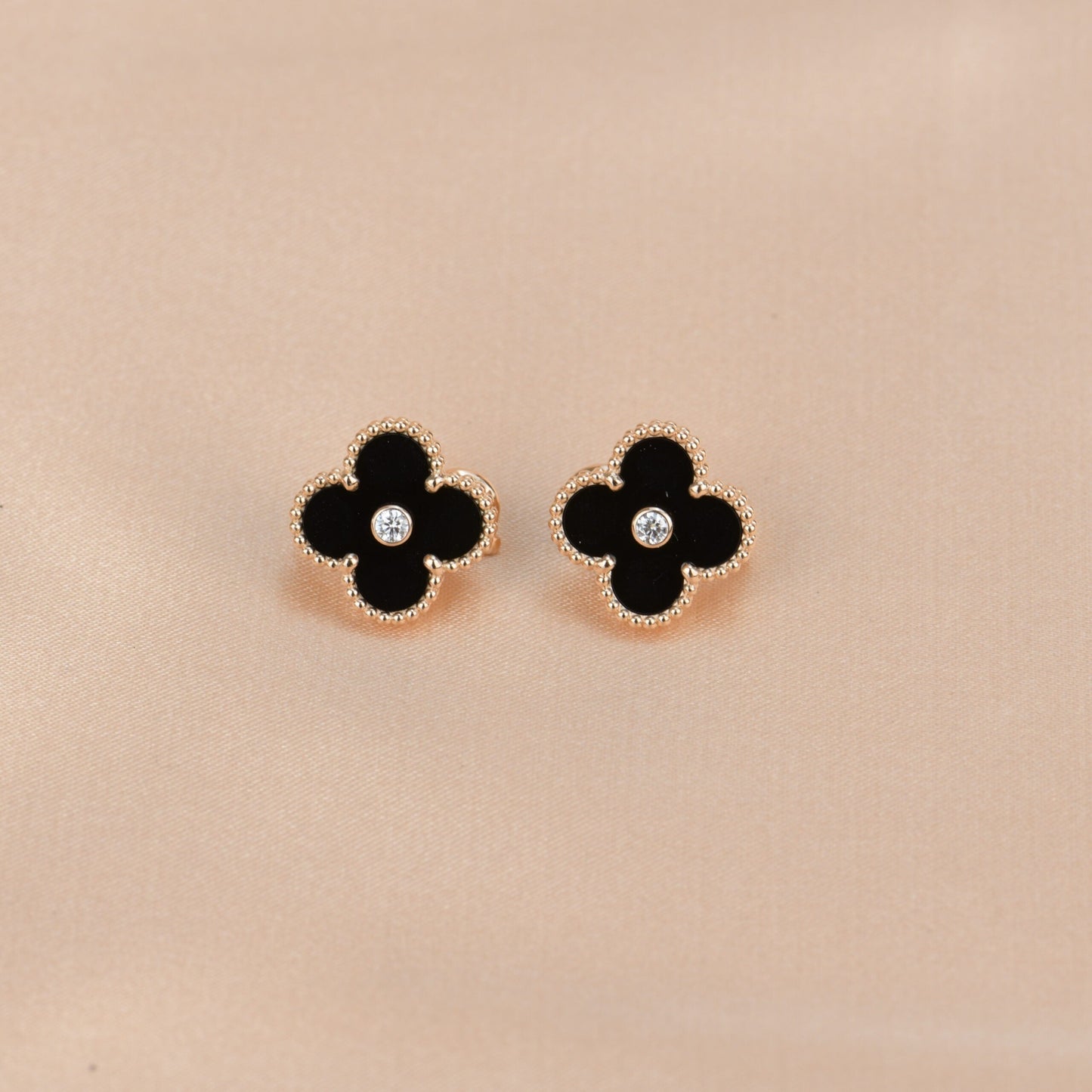 [Pearl Jewelrys]CLOVER MEDIUM 1 MOTIFS ONYX DIAMOND EARRINGS