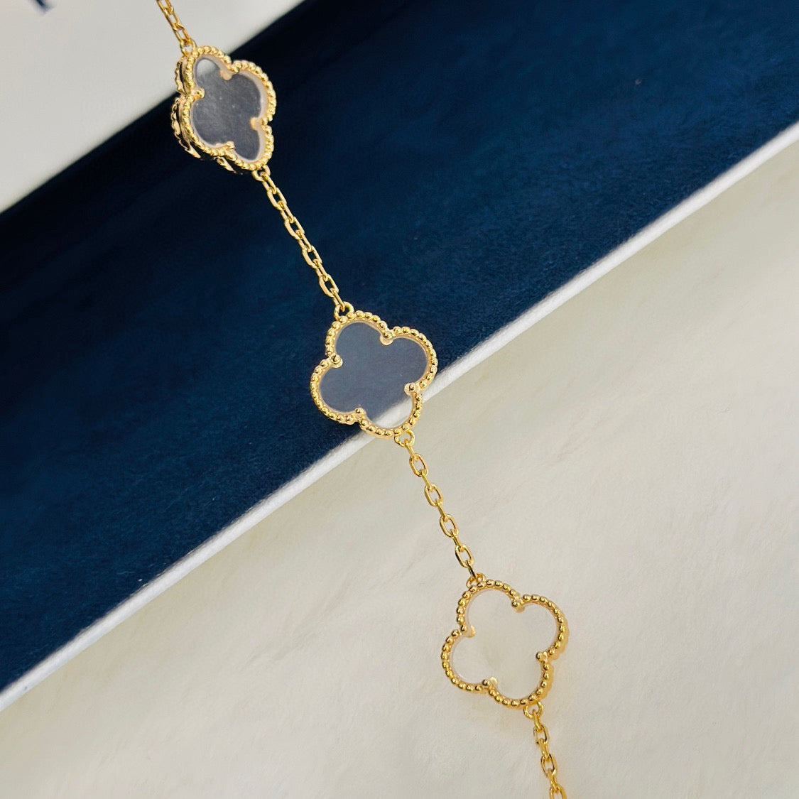 [Pearl Jewelrys]CLOVER 5 MOTIF ROCK CRYSTAL PINK GOLD BRACELET