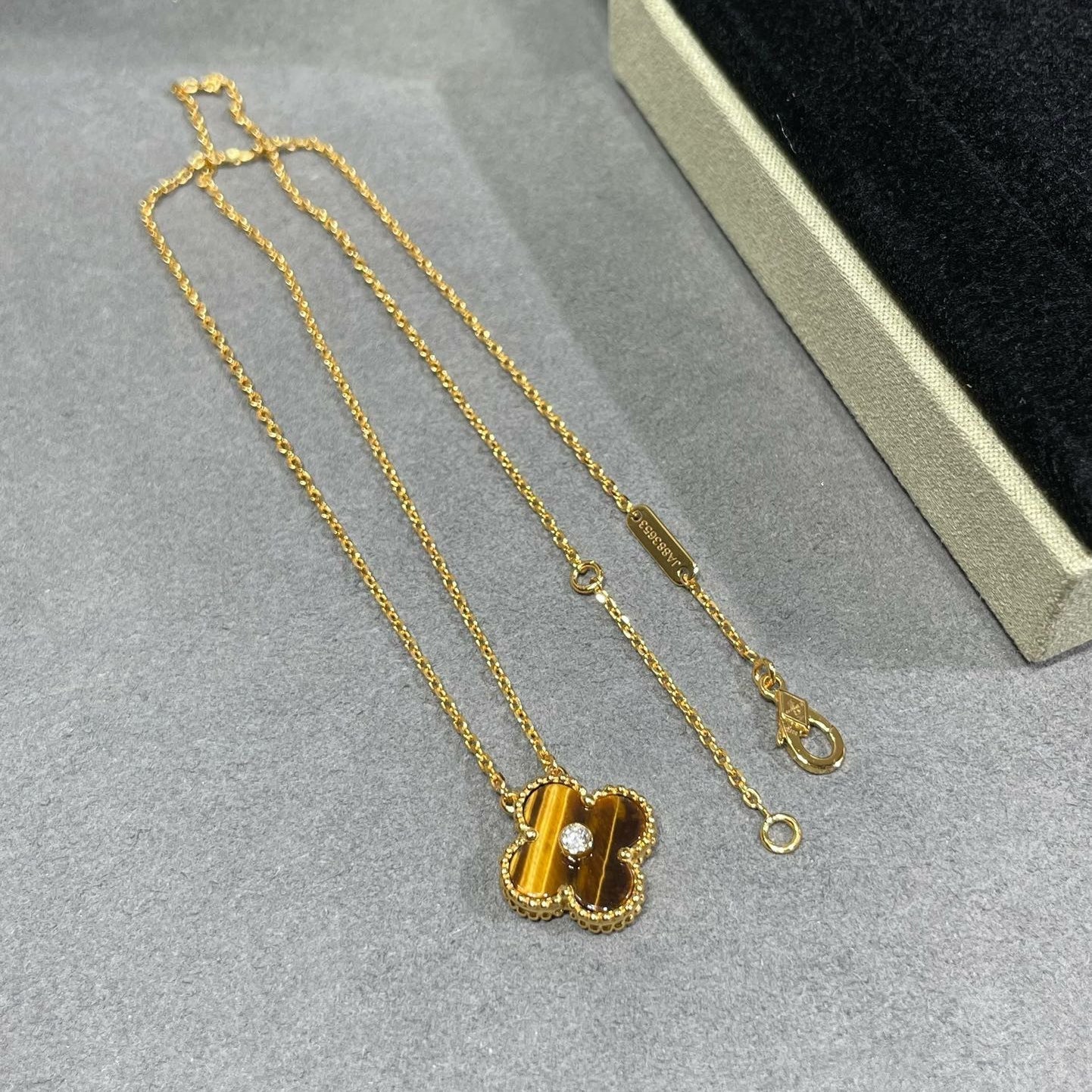 [Pearl Jewelrys]CLOVER 15MM DIAMOND AND YELLOW TIGER'S EYE AGATE necklace