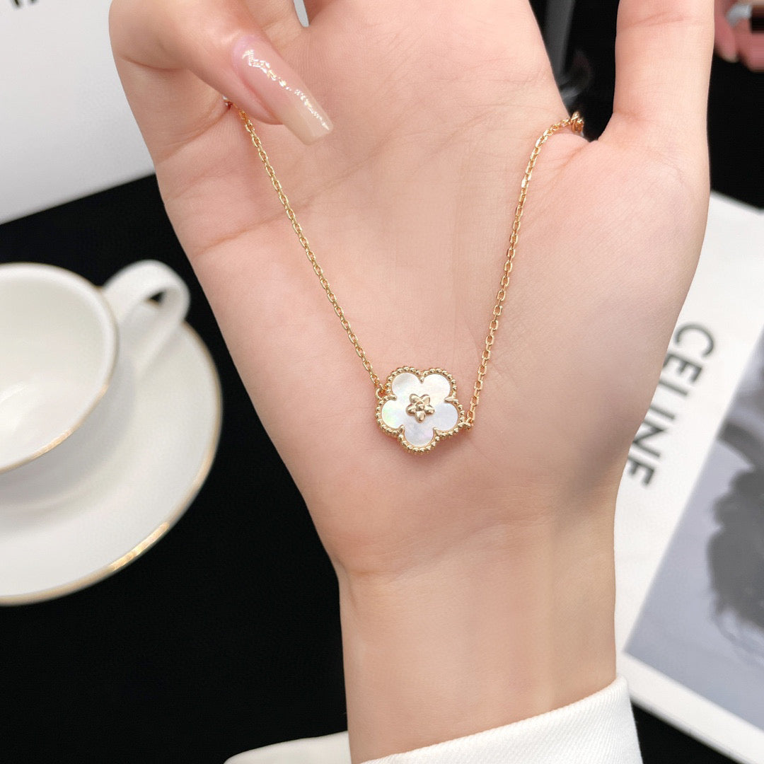 [Pearl Jewelrys]LUCKY WHITE MOP PLUM BLOSSOM  BRACELET