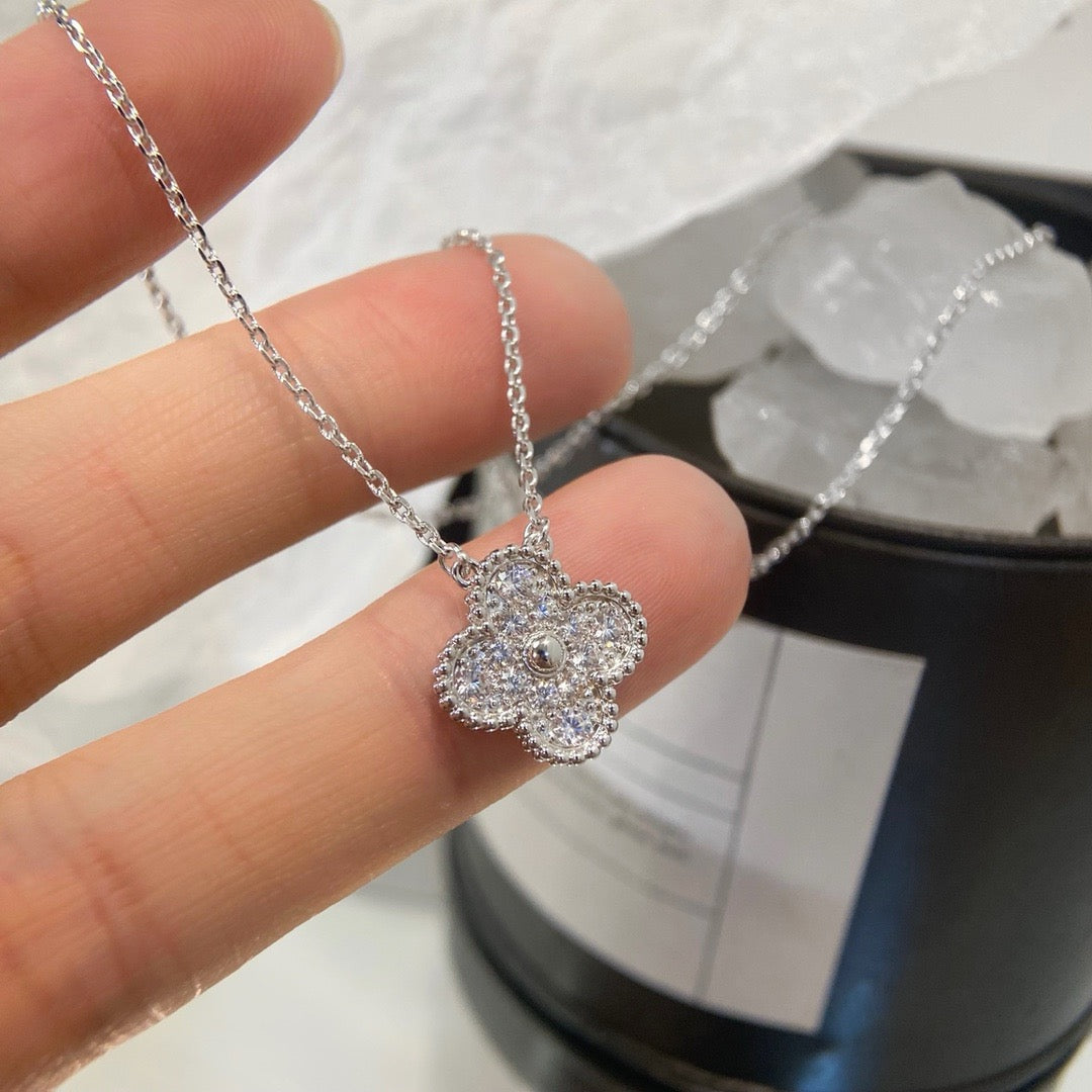 [Pearl Jewelrys]CLOVER 15MM DIAMOND SINGLE FLOWER NECKLACE
