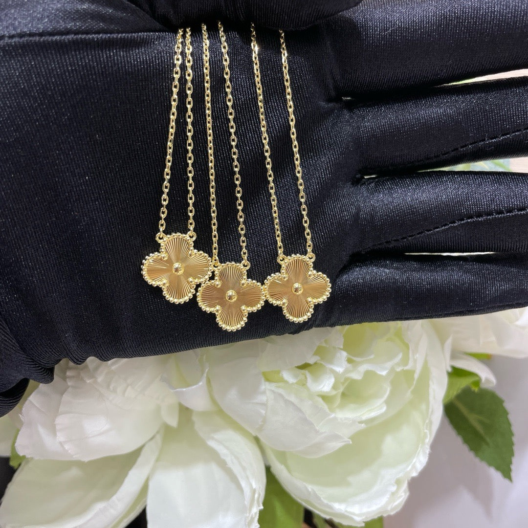 [Pearl Jewelrys]CLOVER 15MM LASER NECKLACE